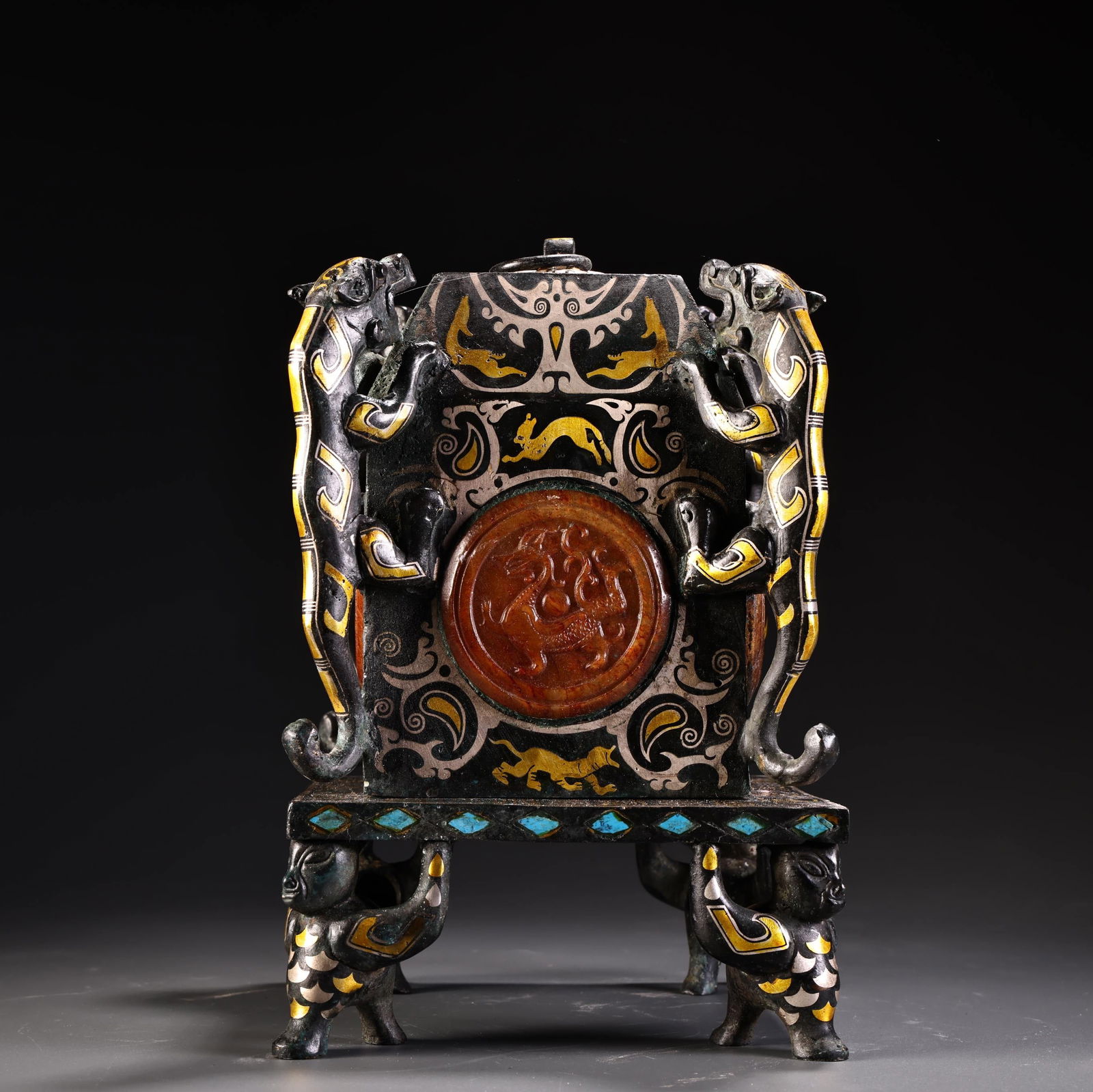 Bronze box with gold and silver inlay, gemstones and turquoise, square four-dragon lid: A bronze box with a lid, inlaid with gold and silver, gemstones, and turquoise, featuring four dragons. Exquisite craftsmanship and beautiful design. Weighs 2900g. Height 21cm, Width 14cm. Provenance: