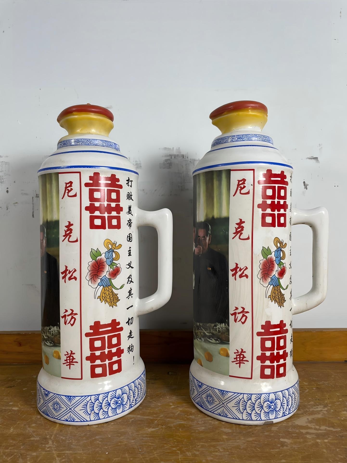 1972 Commemorative Wine: Commemorative 1972 vintage liquor, dimensions: 31 x 14 cm, total weight: 5.5 kg Provenance:Private collection, Vancouver, Canada. Our dedicated team expertly handles both domestic and global SHIPPING