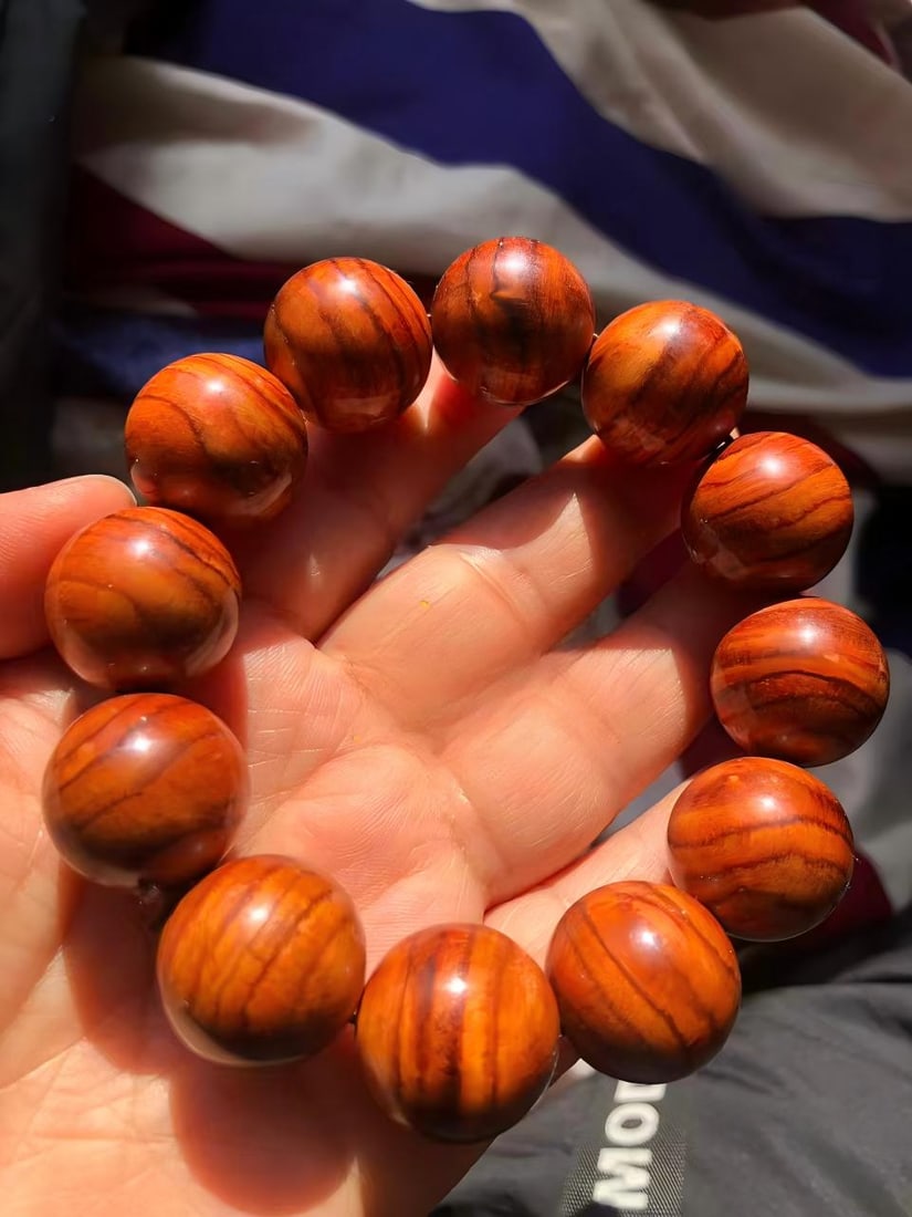 Rosewood bracelet (1 of 6)