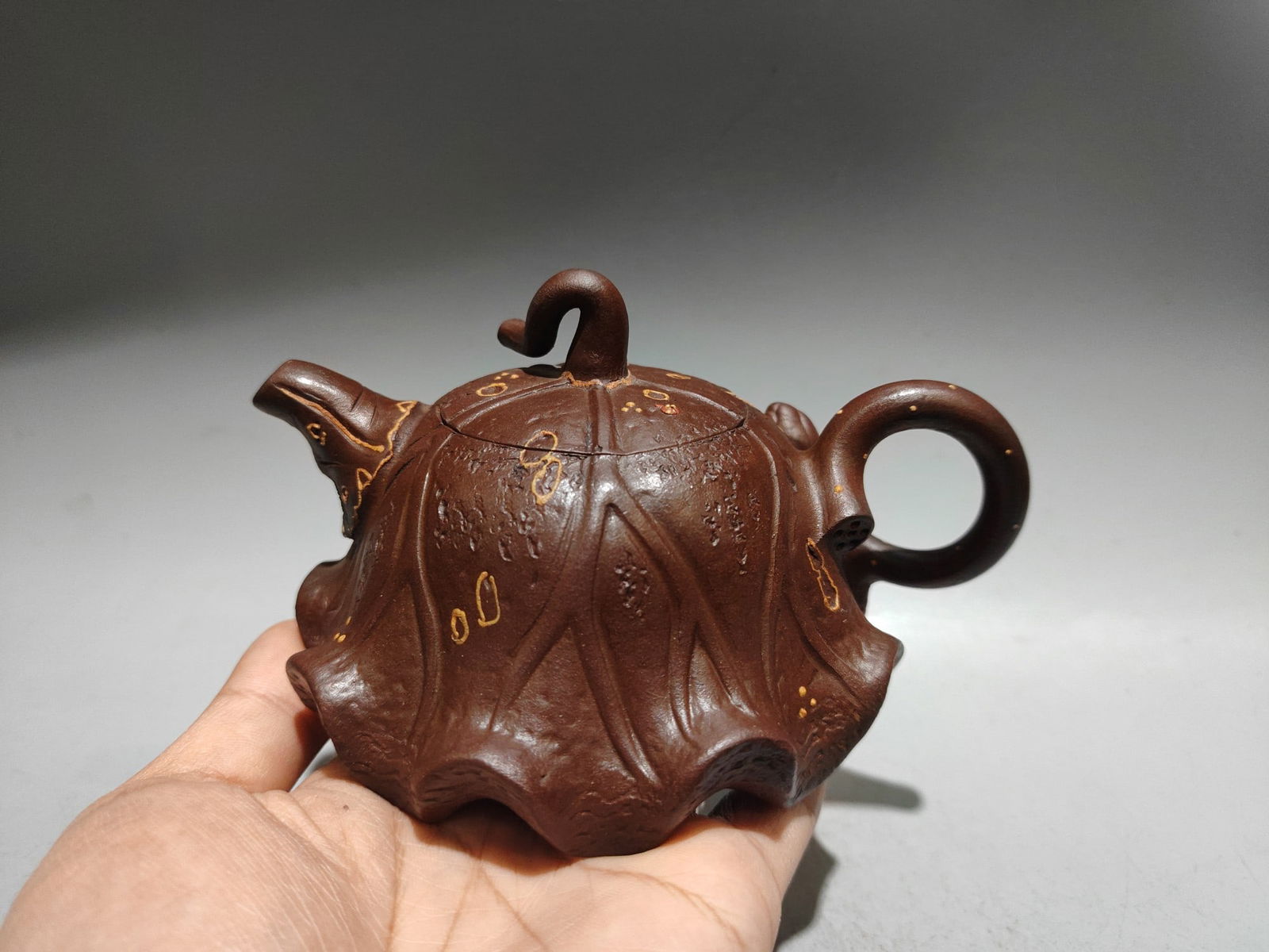 Name: Five Sons Passing the Imperial Examination: Name: Five Sons Passing the Imperial Examination (Lower Style) Name: Chen Mingyuan Size: 15 x 9 cm Capacity: 300cc Clay: Original Purple Clay Provenance:Private collection from a professor in Yale Uni