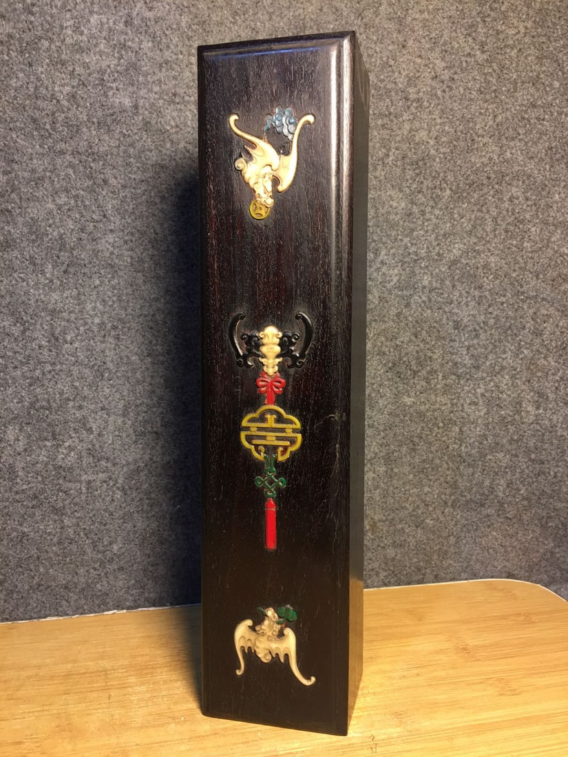 Ebony inlaid box: Ebony inlaid box, 37 cm long, 9 cm wide, 7 cm high, weighing 870 grams. Provenance:Mrs.Jennifer , Minneapolis, Minnesota. Collected by her late husband. Our dedicated team expertly handles both domest