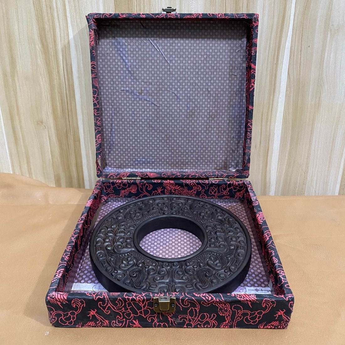 Exquisite brocade box for collecting agarwood carved safety buckle (1 of 9)
