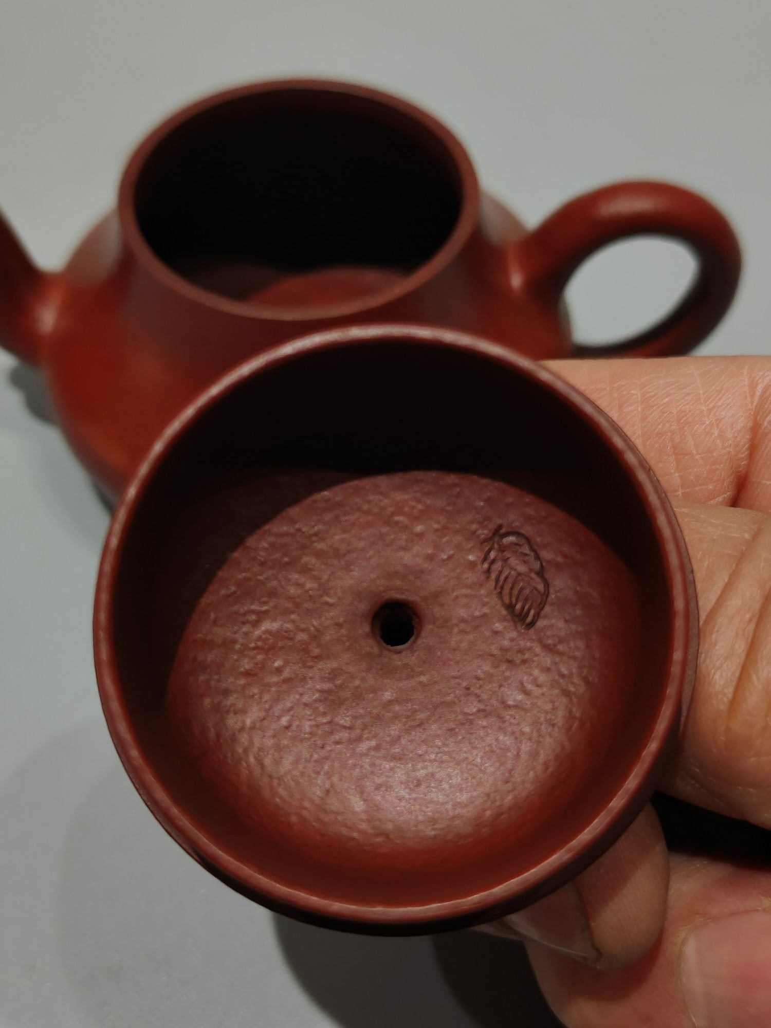 A rare, old-fashioned teapot, featuring a small-format "Meng Chen" teapot with a leaf-shaped (1 of 7)