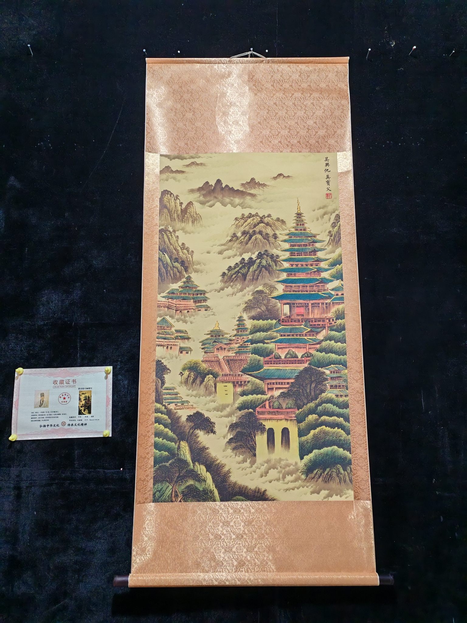 Qiu Ying Mountain Stream Palace: Four-foot hanging scroll with certificate and anti-counterfeiting features: Mountain Stream Palace, by Qiu Ying, on Xuan paper (one item per photo). Dimensions: Height 170cm, Width 68cm; Painting size