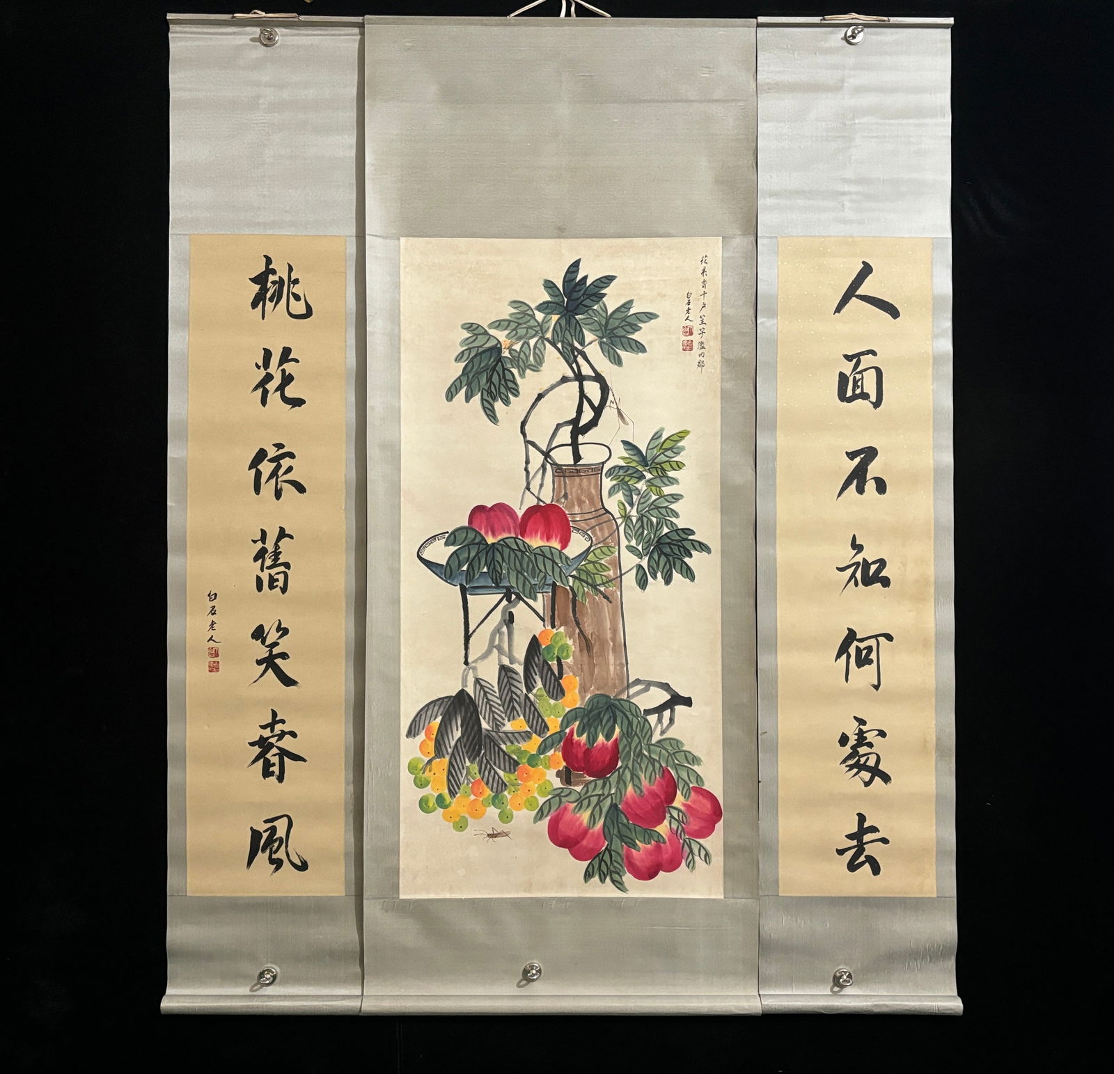 (Qi Baishi Longevity Peach) Three-piece set with hand-painted couplets in the central hall (1 of 9)