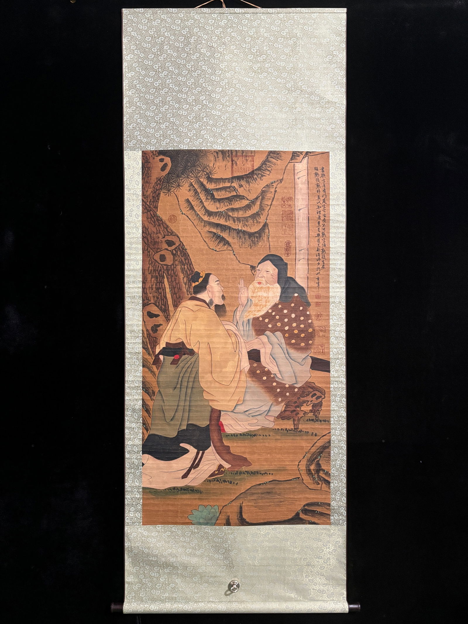 (Dong Qichang's portrait) Four-foot hand-painted: (Dong Qichang Figure Painting) Four-foot hand-painted artwork. Material: Xuan paper. Mounting dimensions: Approximately 130cm x 65cm. Provenance:Private collection, Cliffside Park, New Jersey. Our ded