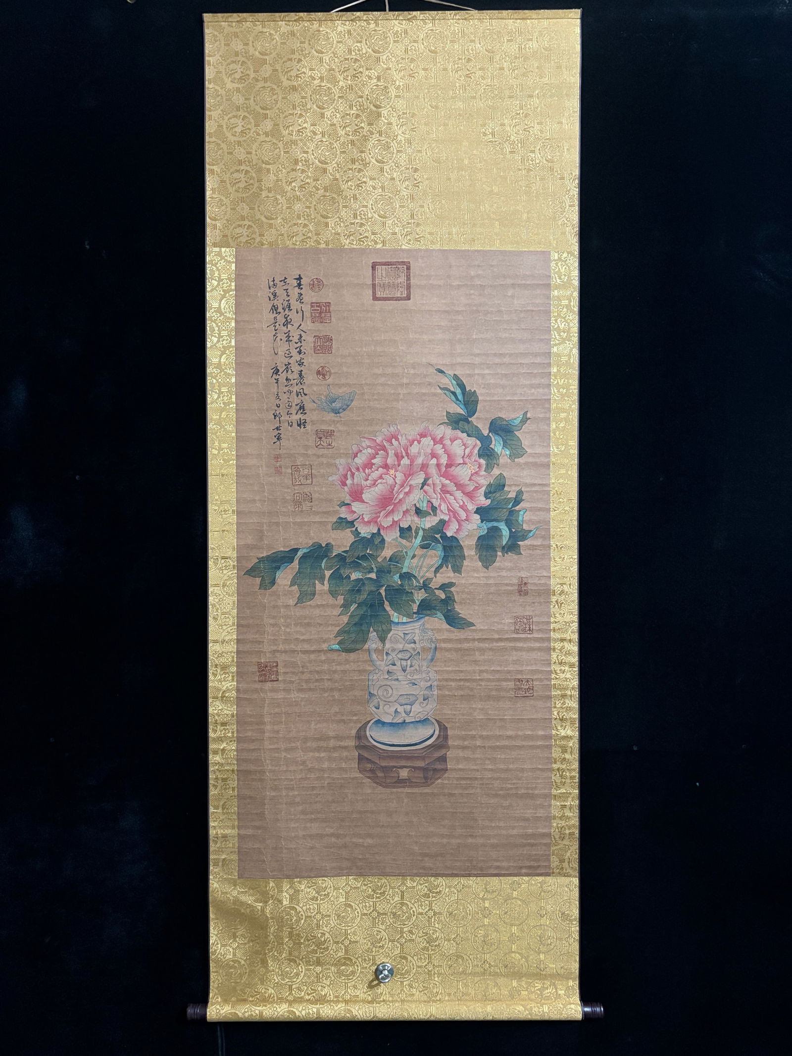 (Lang Shining's Floral Design) Four-foot Hand-painted: (Lang Shining's Flower Painting) Four-foot hand-painted artwork. Material: Xuan paper. Mounting dimensions: Approximately 130cm x 65cm. Provenance:Private collection, Cliffside Park, New Jersey. Our d