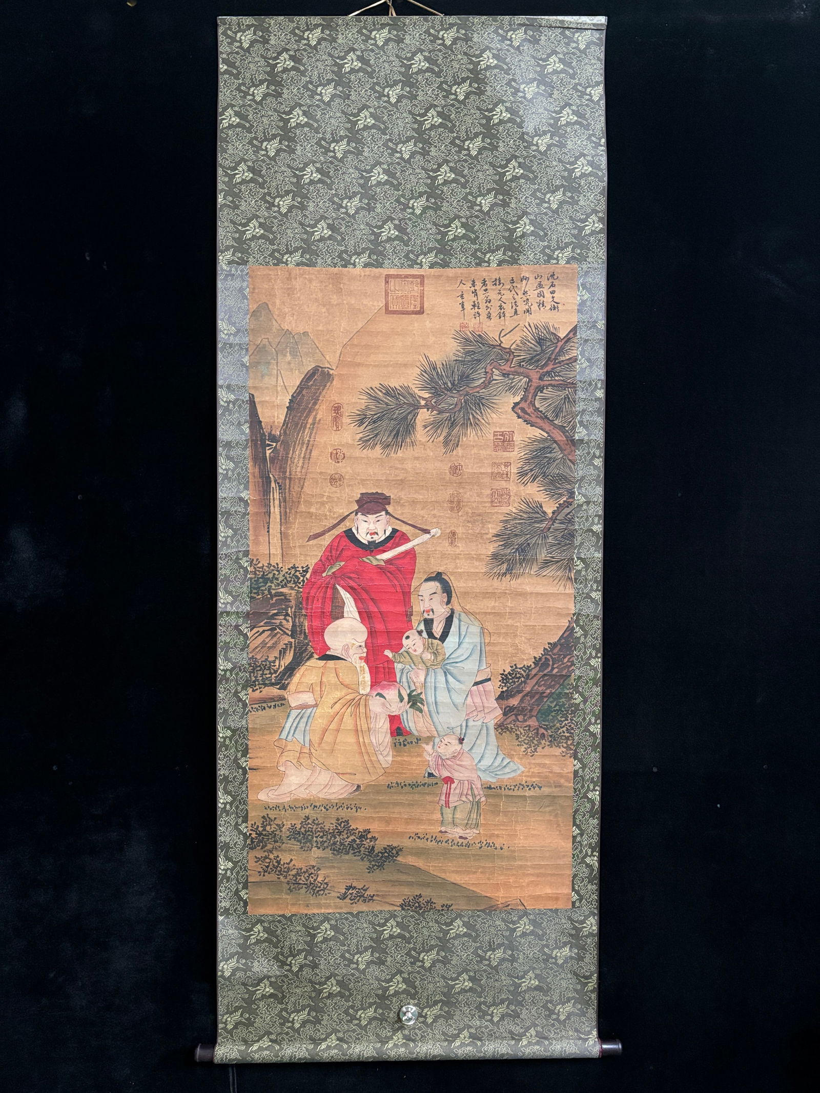 (Dong Qichang's portrait) Four-foot hand-painted: (Dong Qichang Figure Painting) Four-foot hand-painted artwork. Material: Xuan paper. Mounting dimensions: Approximately 130cm x 65cm. Provenance:Private collection of the retired lawyer Mr.Henry, Chel