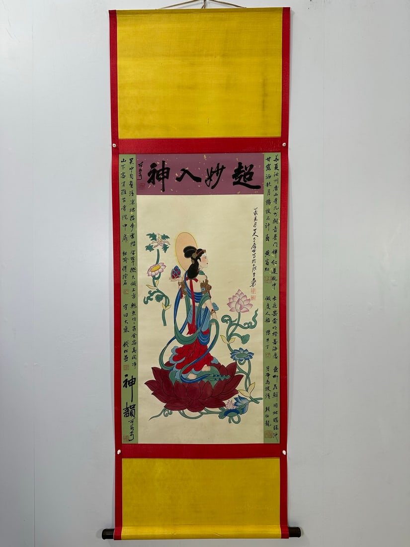 (Zhang Daqian) Guanyin: (Zhang Daqian) Guanyin, a three-foot-long scroll painting with inscriptions on both sides, purely hand-painted and framed. Framed size: 206X67cm, painting size: 115X62cm! Provenance:Private