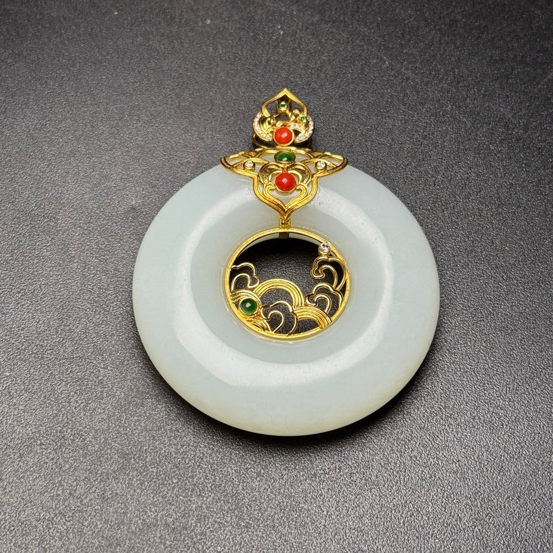 Fine Hetian jade inlaid with gold (1 of 9)