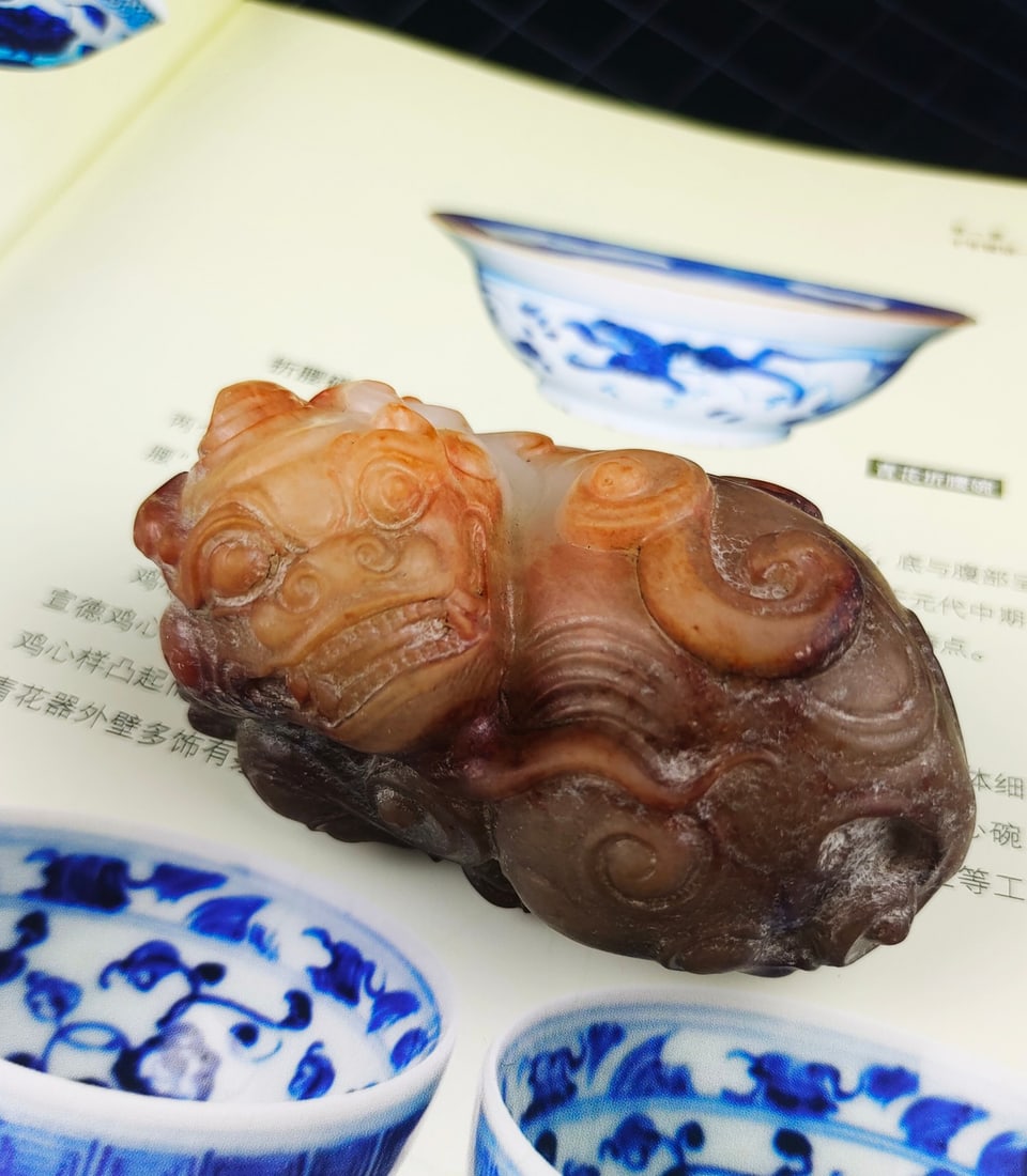 Old Collection of Hetian Jade Pebble Auspicious Beast Hand-held Piece (1 of 6)