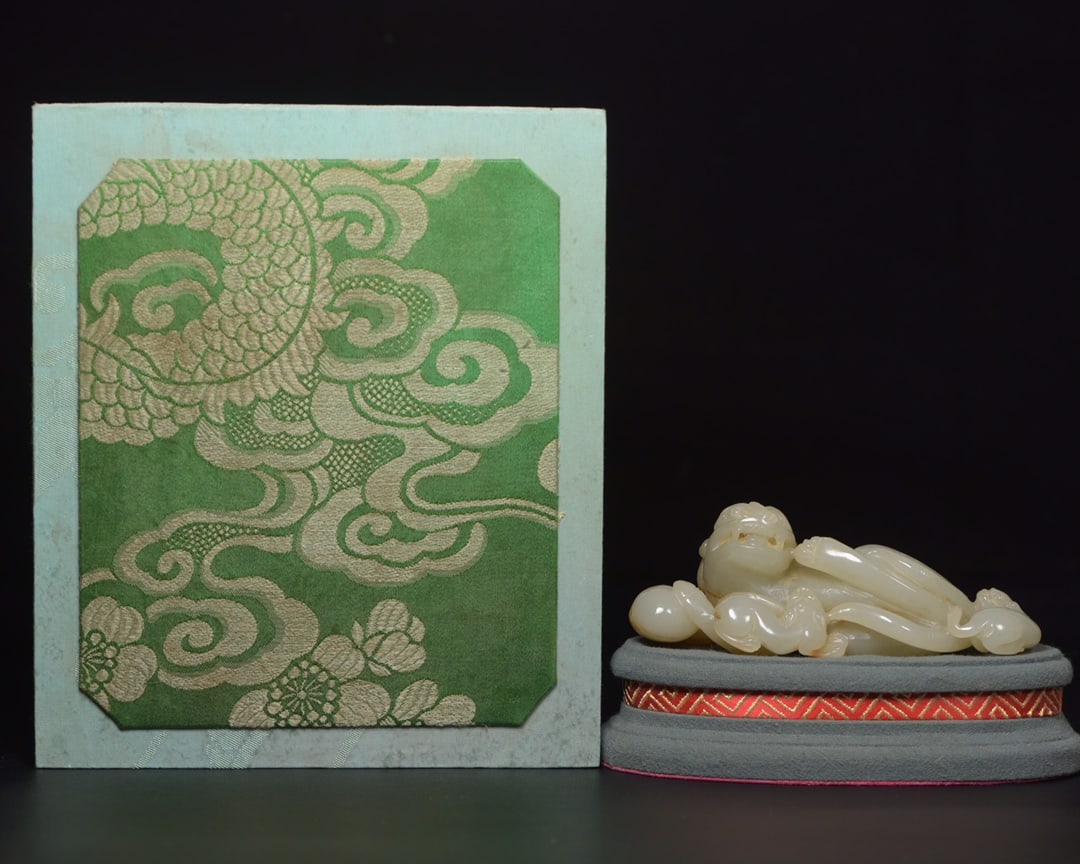 Hetian Jade Mother and Child Beasts (1 of 9)