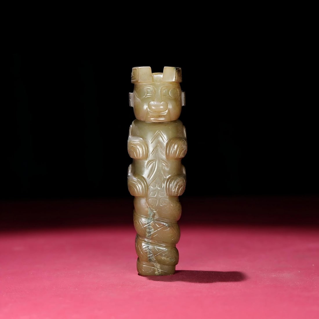 Exquisite antique collection, Hetian jade, unearthed, fully inlaid, noble-shaped hand-held piece.: finely crafted, antique Hetian jade carving, fully patinated and deeply infused with color. Exquisite craftsmanship and sharp carving. A rare and exceptional piece from a private collection. Dimension