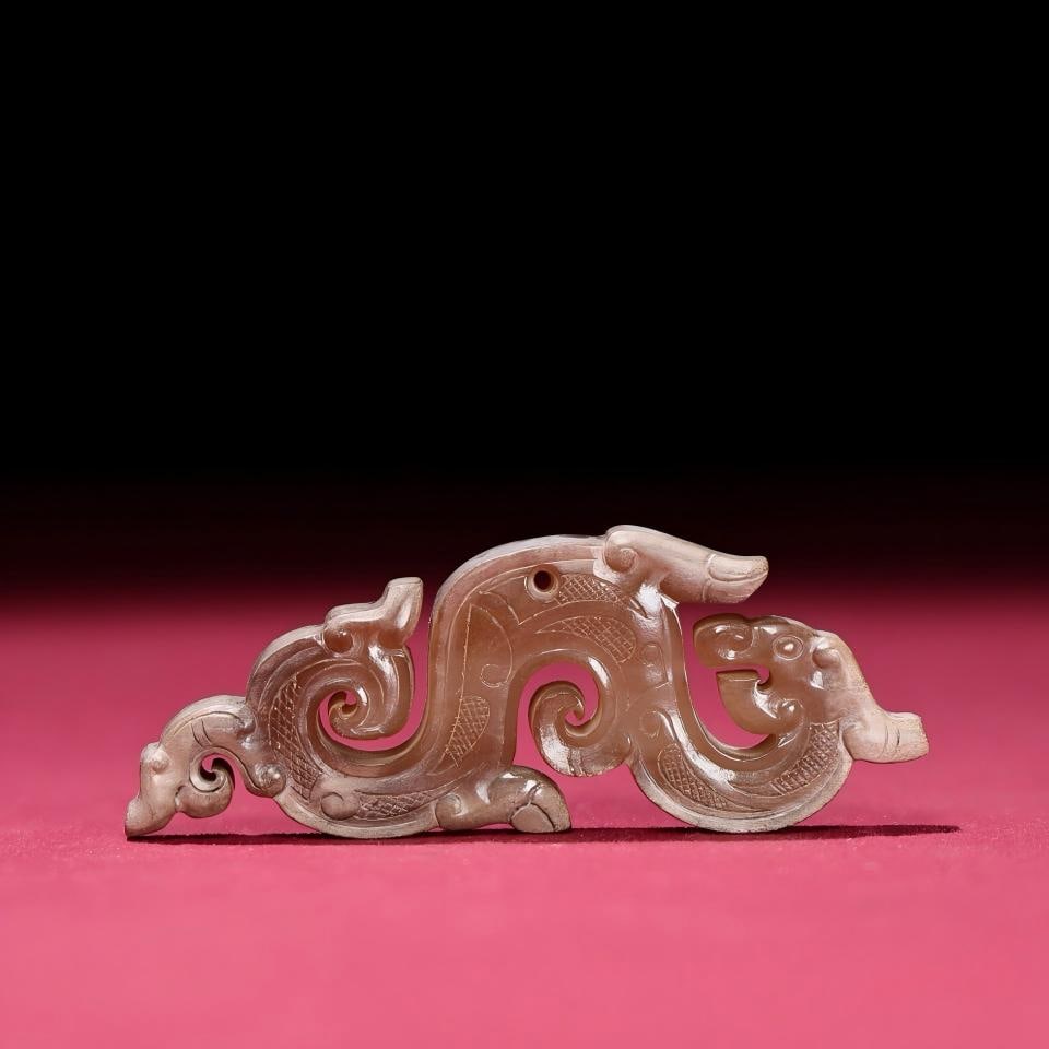 Exquisite antique collection, Hetian jade dragon pendant from an unearthed pit. (1 of 9)
