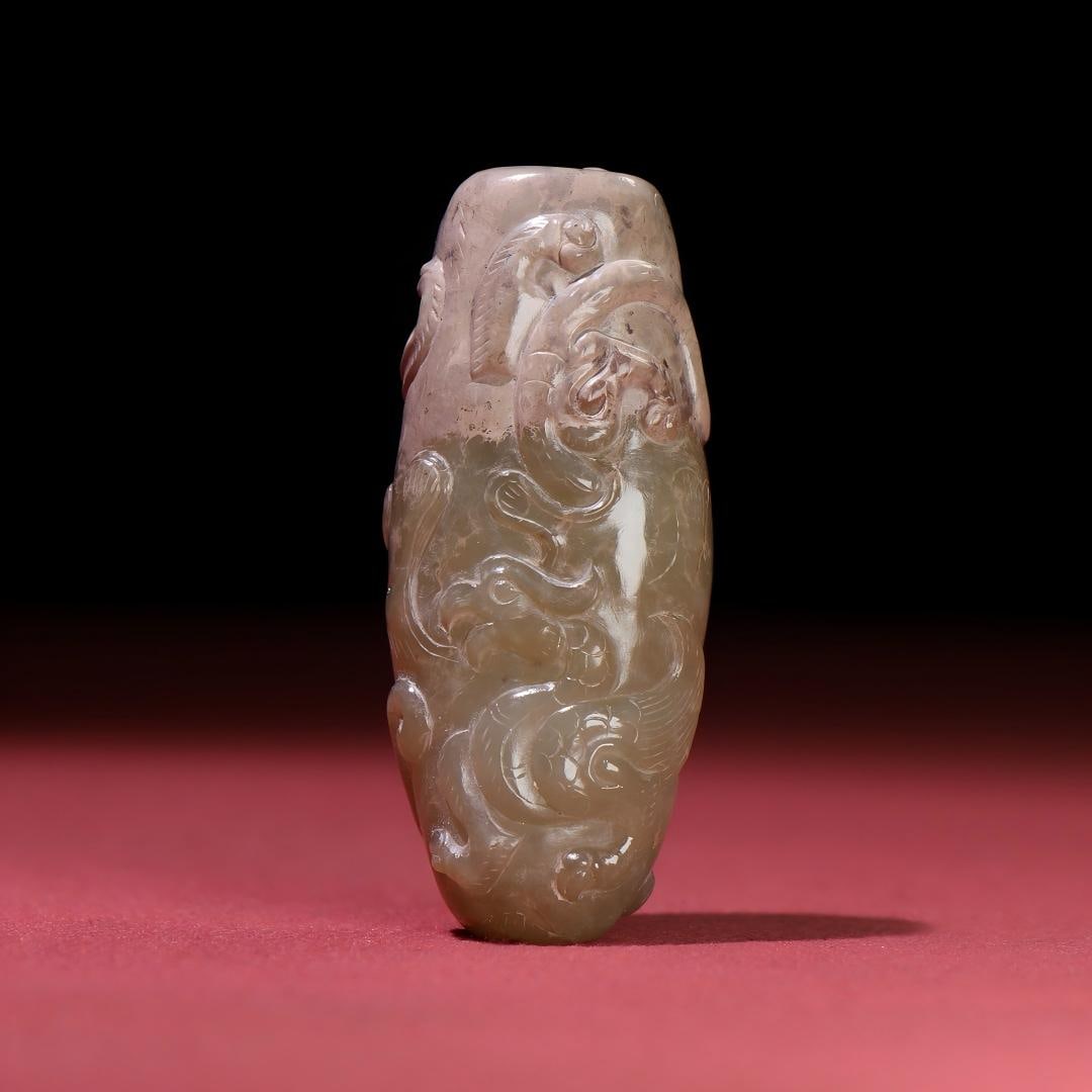 Exquisite old collection, jadeite with gray skin and dragon-shaped ornament.: A rare and exquisite piece from a private collection. The jade has a thick, rich patina, with the color deeply embedded in the stone. The craftsmanship is superb, with sharp and skillful carving. Dime
