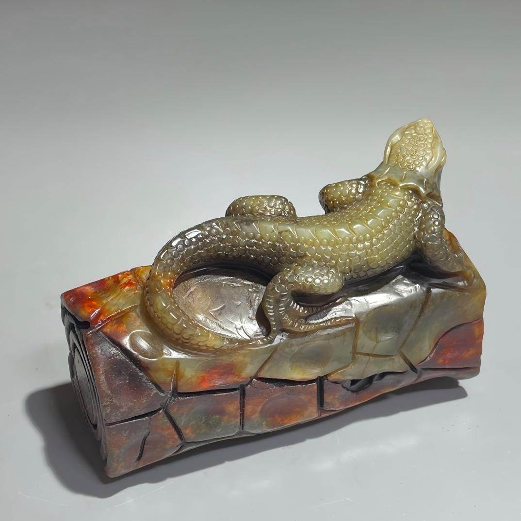 Fine Hetian jade lizard ornament (1 of 8)
