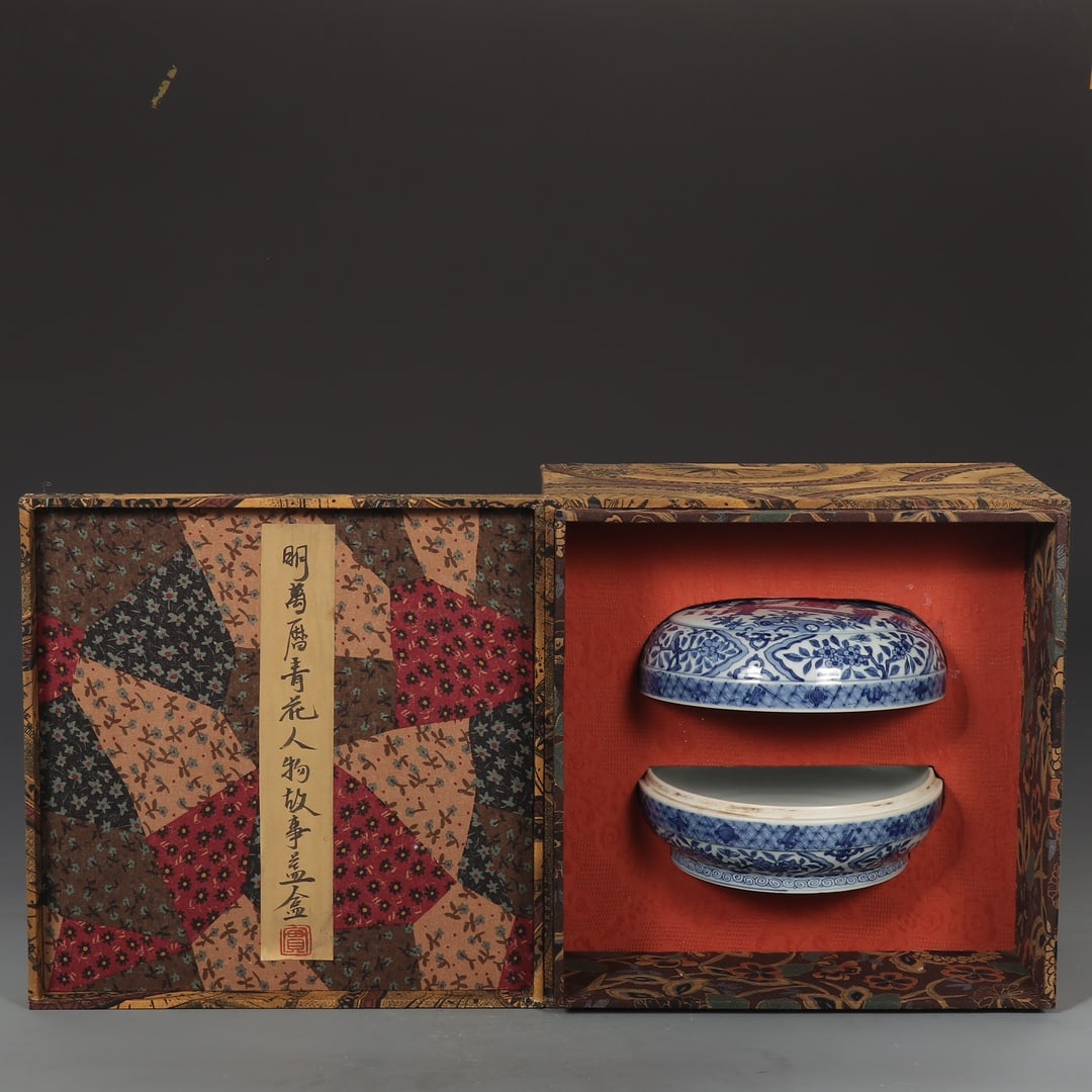 A fine example of a blue-and-white porcelain box with a figure and story design from the Wanli (1 of 9)