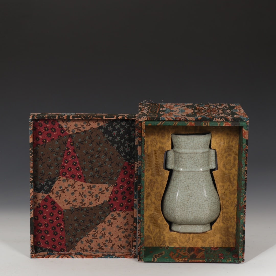 Formerly in the collection of a Southern Song Dynasty official kiln celadon vase with tubular: The dimensions of this Southern Song Dynasty official kiln celadon vase with tubular handles are: height 20.5cm, mouth diameter 8cm, belly diameter 12cm. Provenance:Private collection from a professor