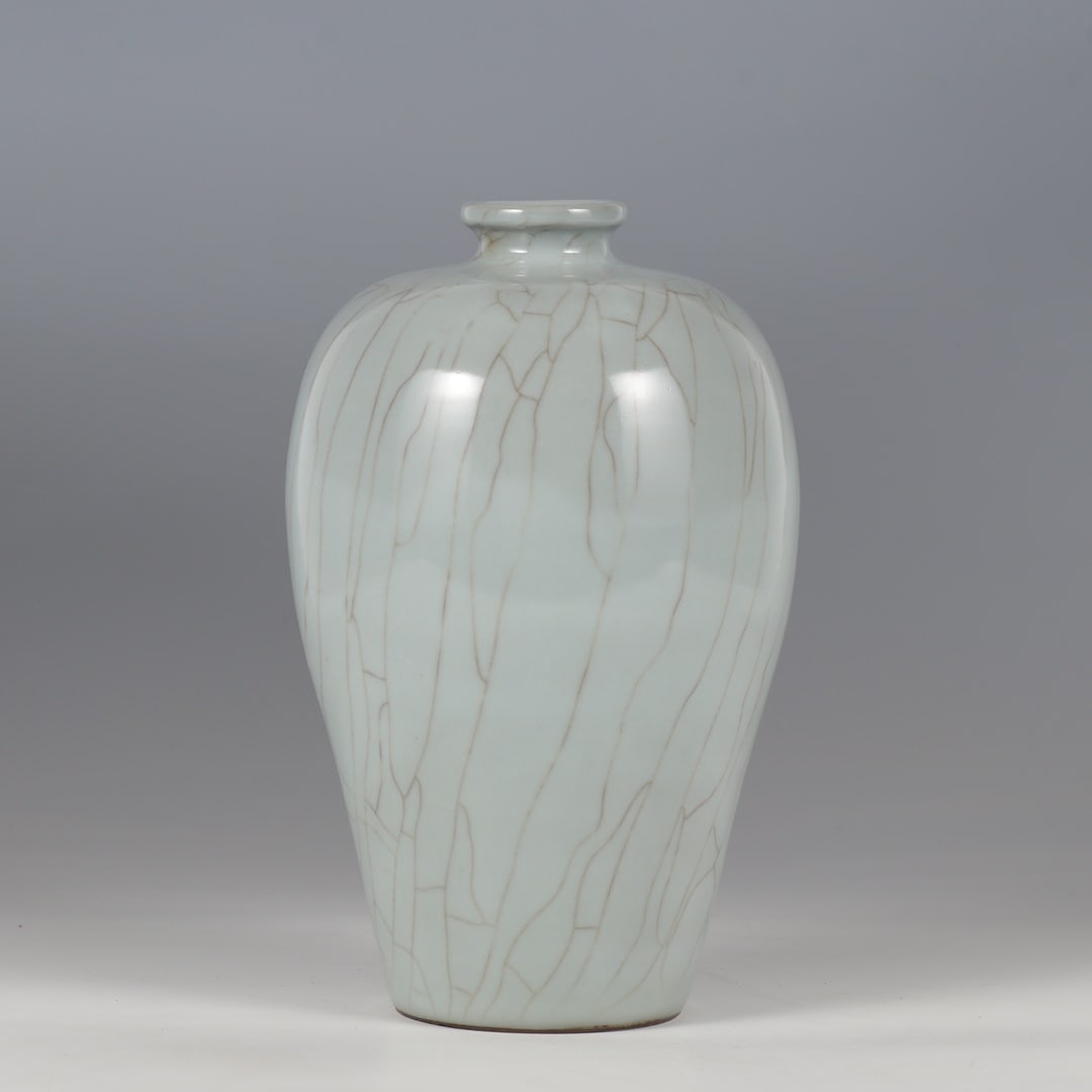 Formerly in the collection of Southern Song Dynasty official kiln moon-white glazed plum vase (1 of 8)