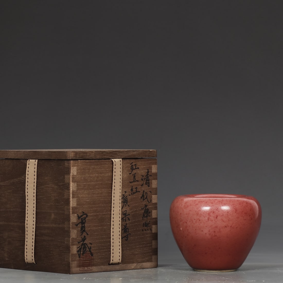 Formerly in the collection of a Kangxi period Qing dynasty cowpea-red apple vase (1 of 9)