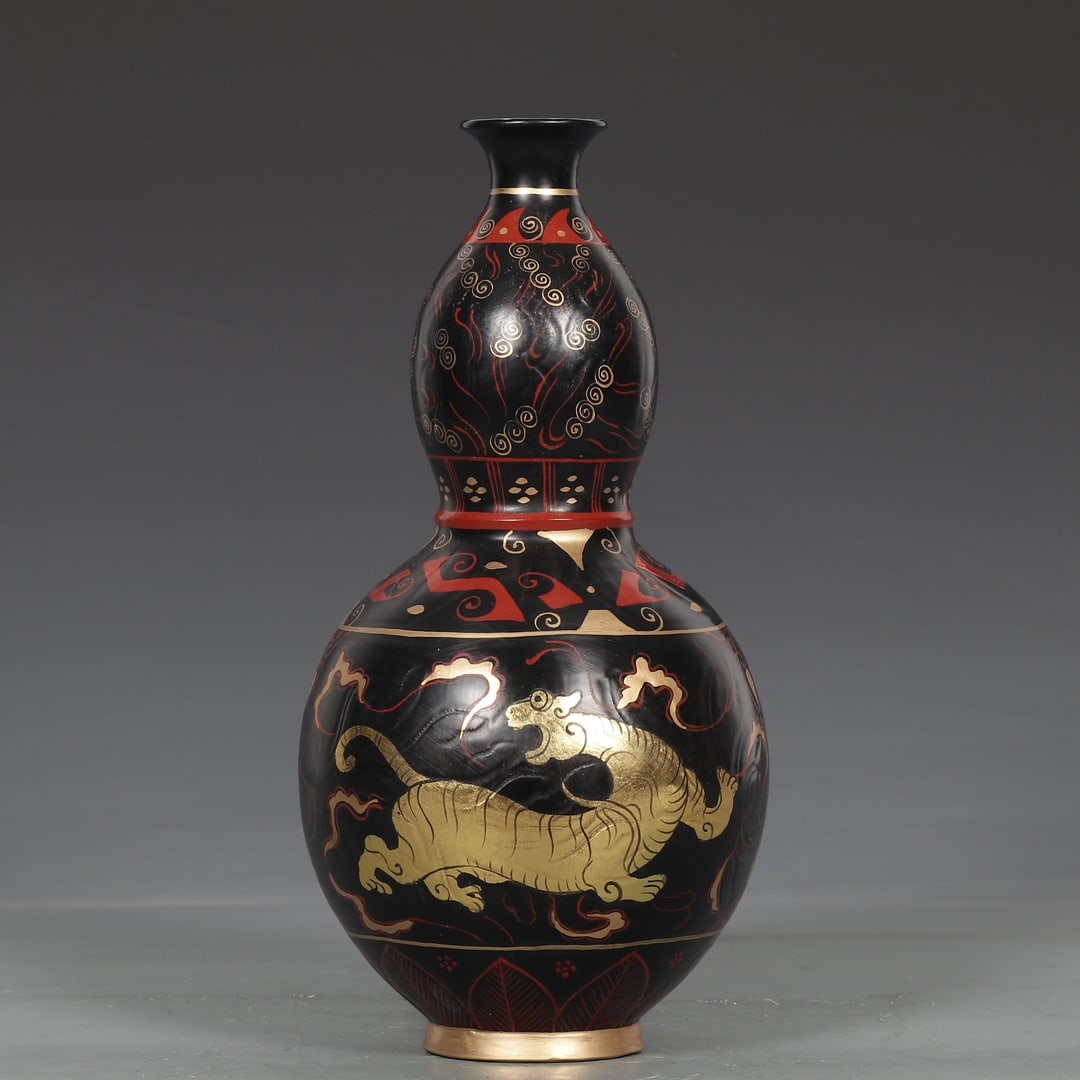 Formerly in the collection of a Song Dynasty Ding ware lacquerware gourd-shaped vase with animal (1 of 9)
