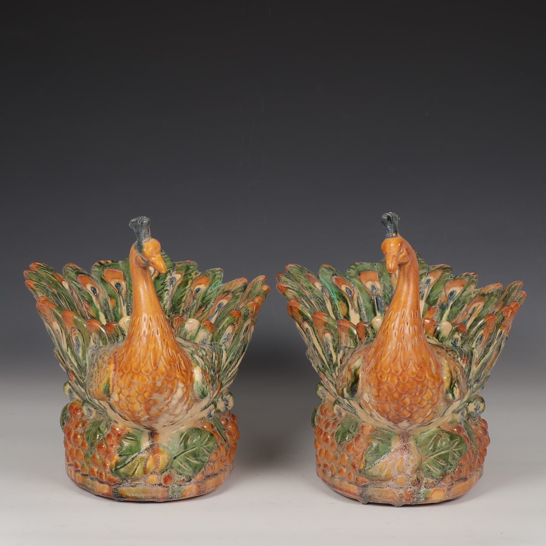 A pair of Tang Dynasty tricolor peacock ornaments from the old collection (1 of 9)