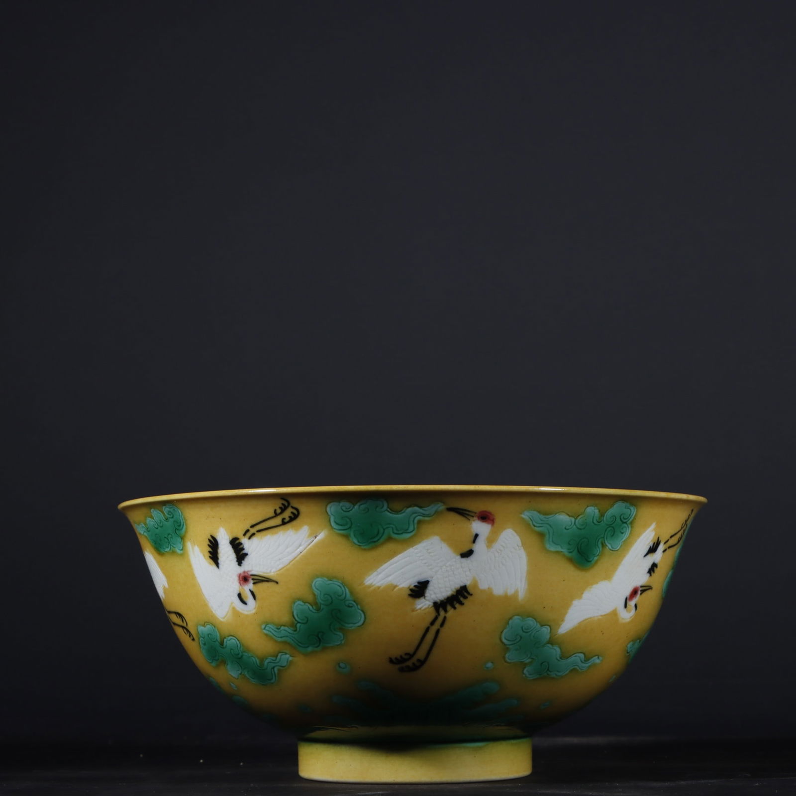 Formerly in the collection: Qing Dynasty Yongzheng period sancai bowl with cloud and crane design (1 of 9)