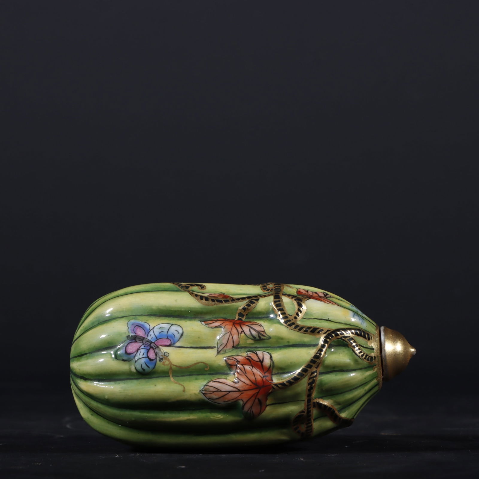 Formerly in the collection of a Qing Dynasty Qianlong period famille rose snuff bottle with floral (1 of 9)