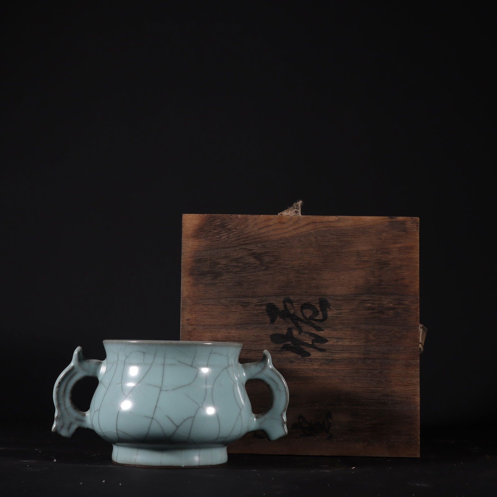 A Song Dynasty official kiln celadon gui-shaped incense burner with the inscription "Shoucheng Hall" (1 of 9)