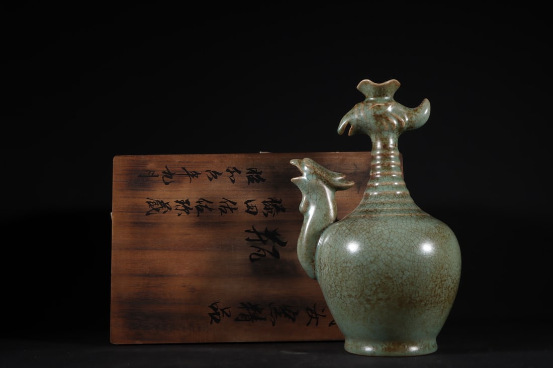Formerly in the collection of a Song Dynasty Ru ware sky-blue glazed phoenix-head vase (1 of 9)