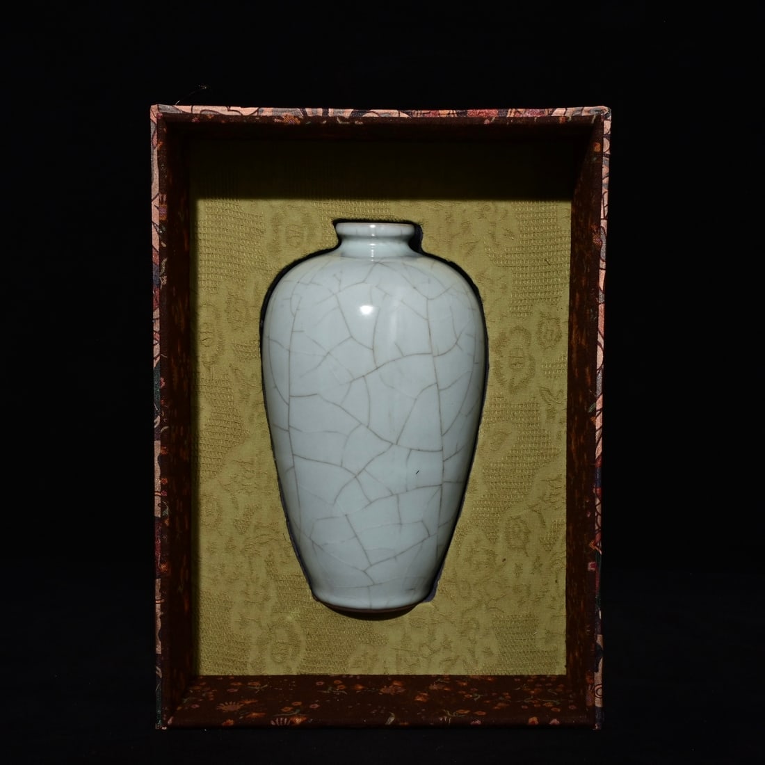 Formerly in the collection of a Song Dynasty official kiln moon-white glazed plum vase: A Song Dynasty official kiln moon-white glazed plum vase, 22.5 x 14 cm, from a collection of 708. Provenance:Private collection, Vancouver, Canada. Our dedicated team expertly handles both domestic an
