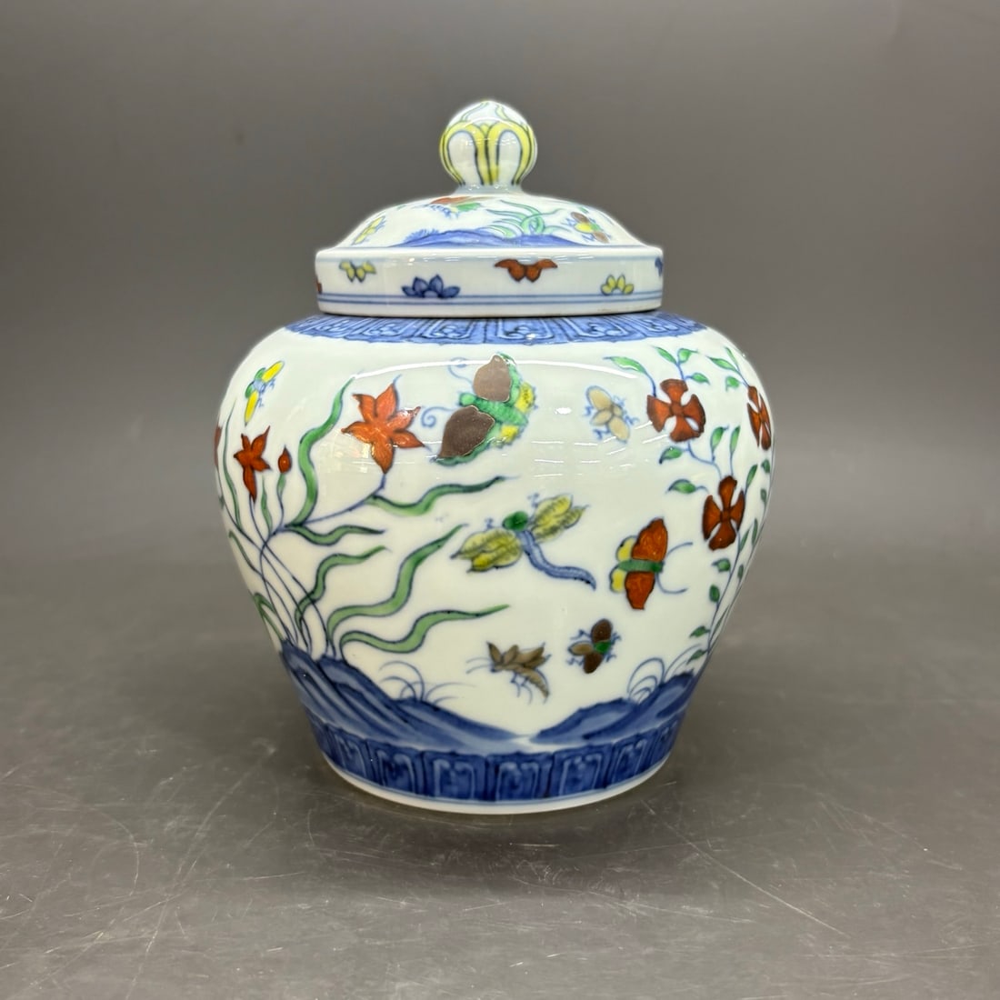 Ming Chenghua Doucai Zicao Pattern Tianzi Jar (1 of 9)