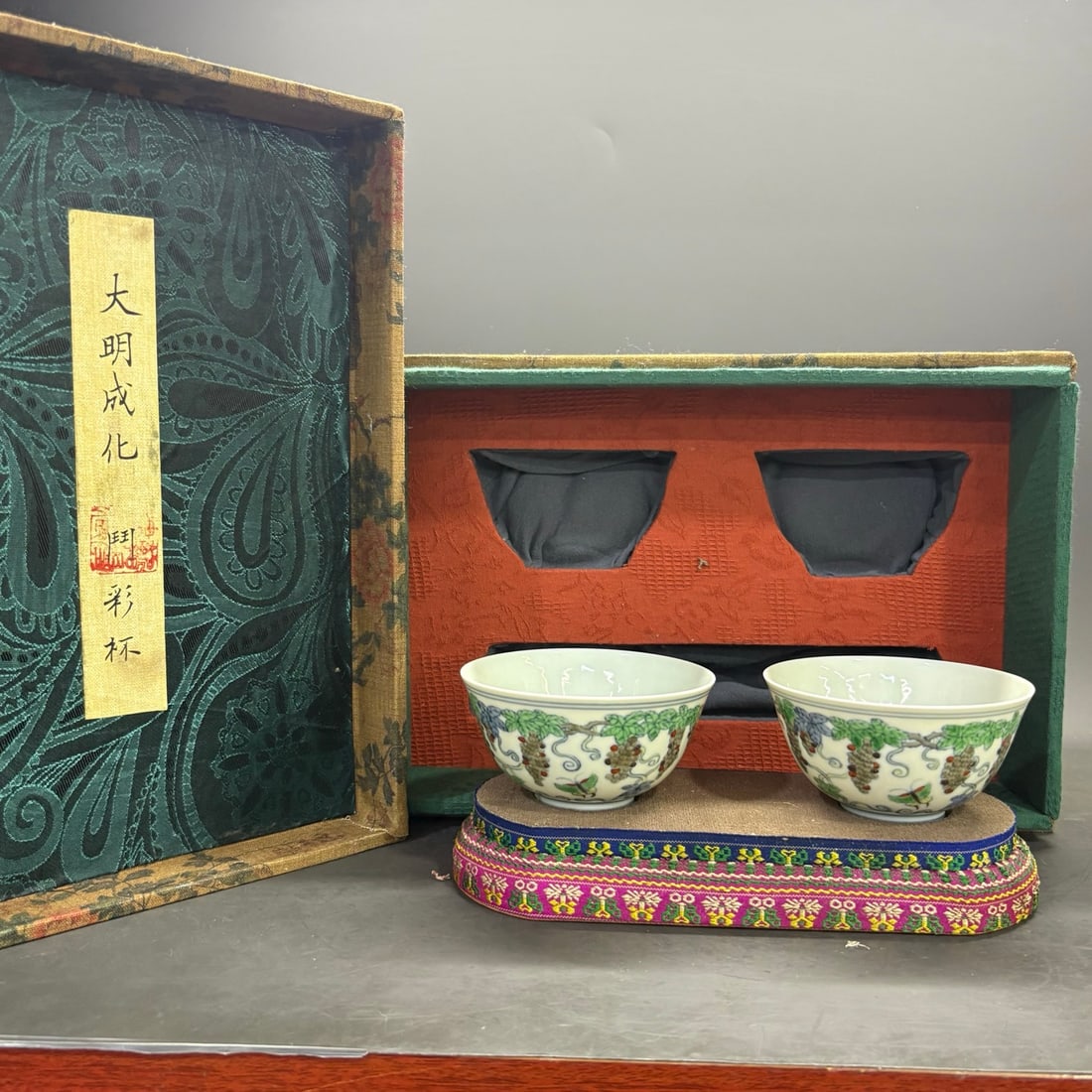 Ming Chenghua Doucai Cup with Butterfly and Grape Design (1 of 9)