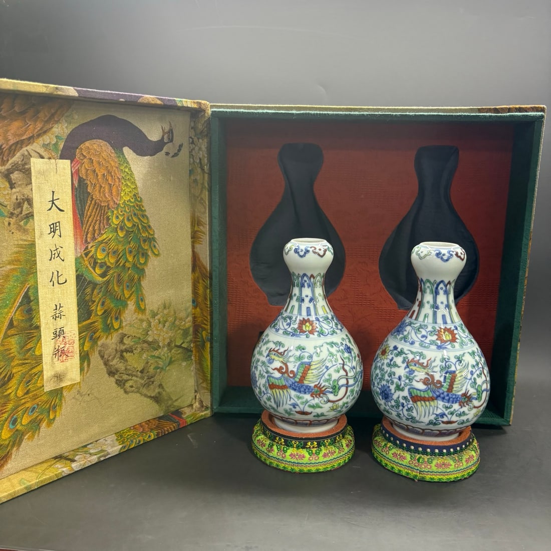 Ming Chenghua Doucai Lotus and Phoenix Pattern Vase (1 of 9)