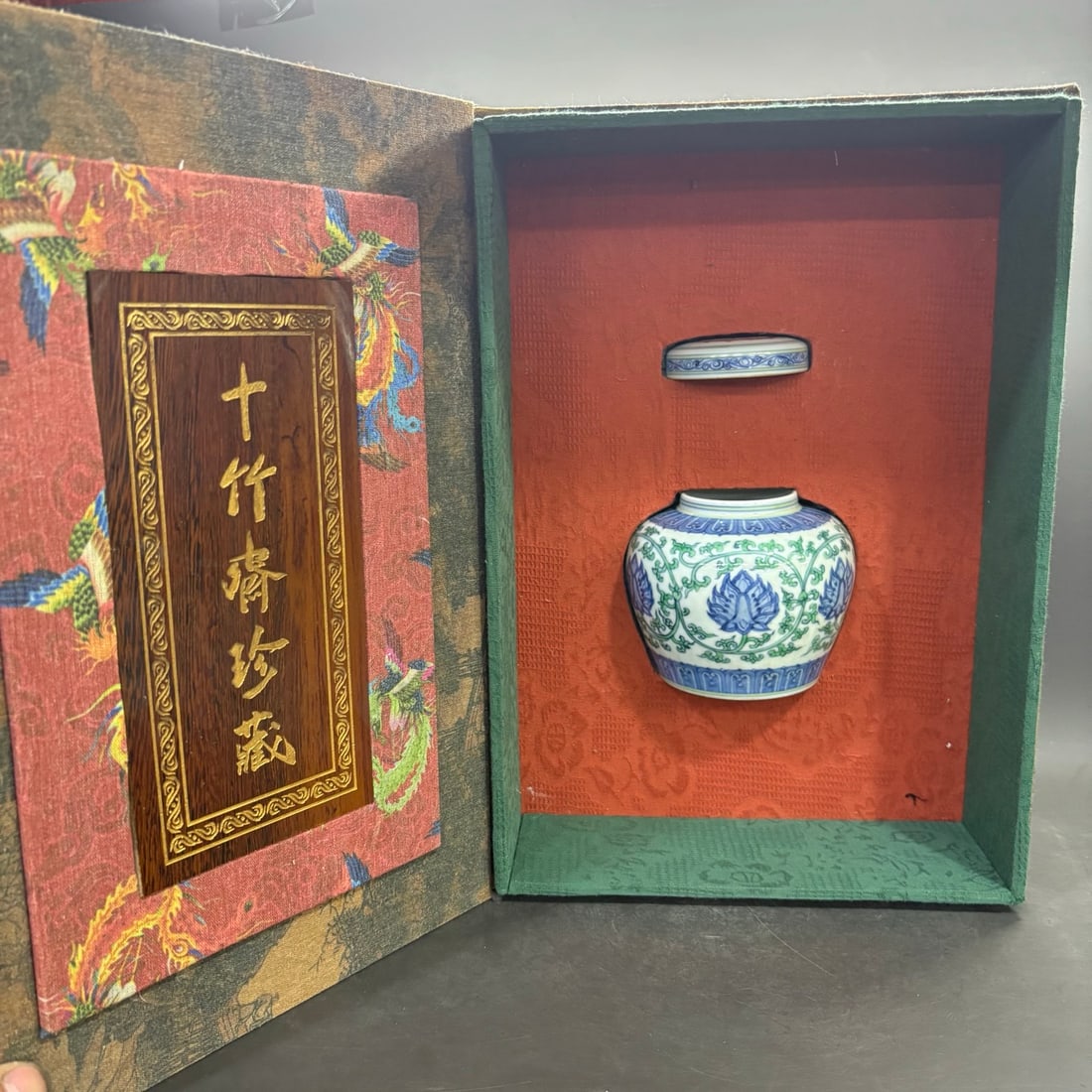 Ming Chenghua Doucai Lotus and Floral Pattern Tianzi Jar (1 of 9)