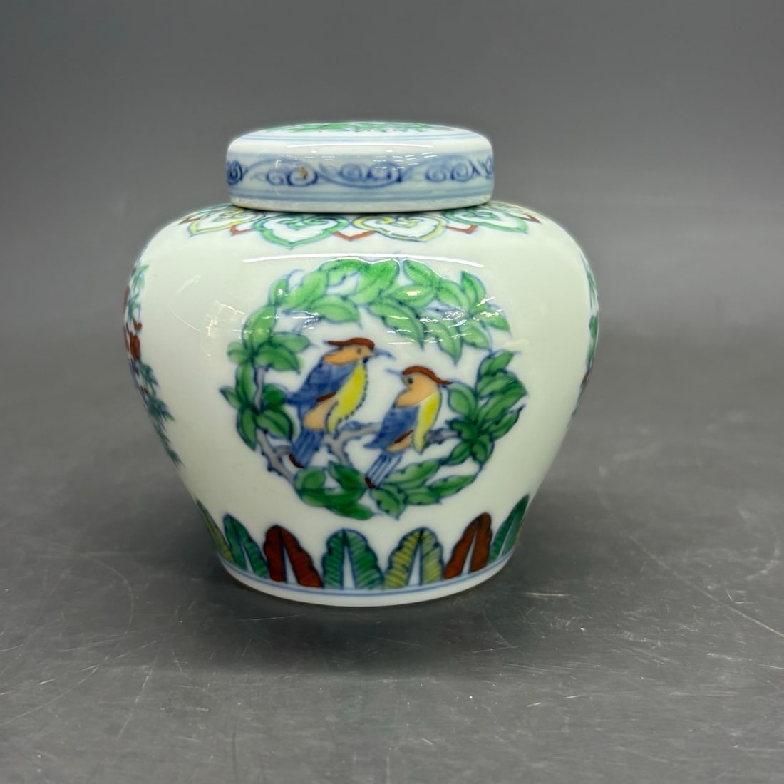 Ming Chenghua Doucai Flower and Bird Pattern Small Tianzi Jar (1 of 9)
