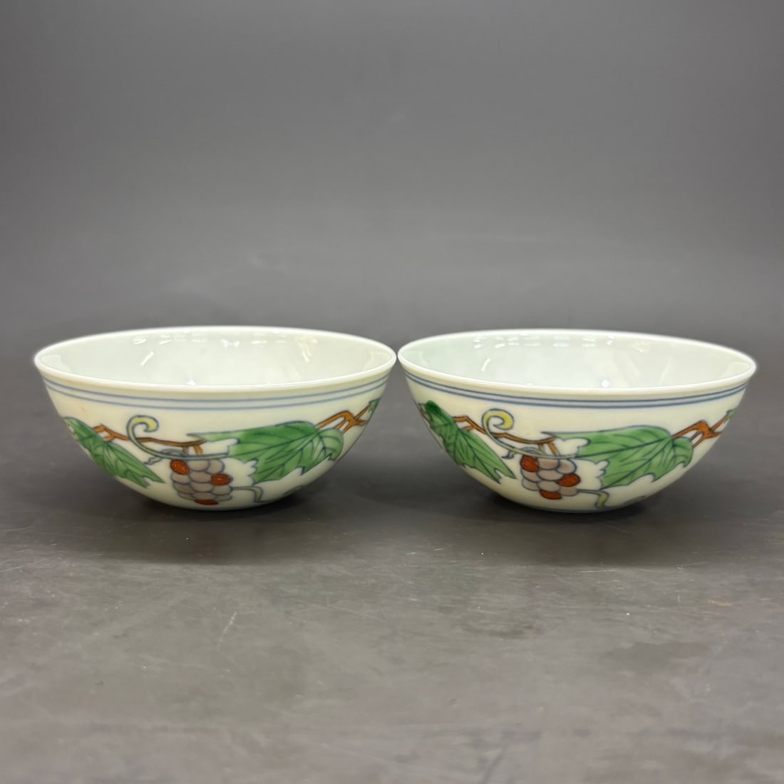 Ming Chenghua Doucai Grape Pattern Cup (1 of 9)