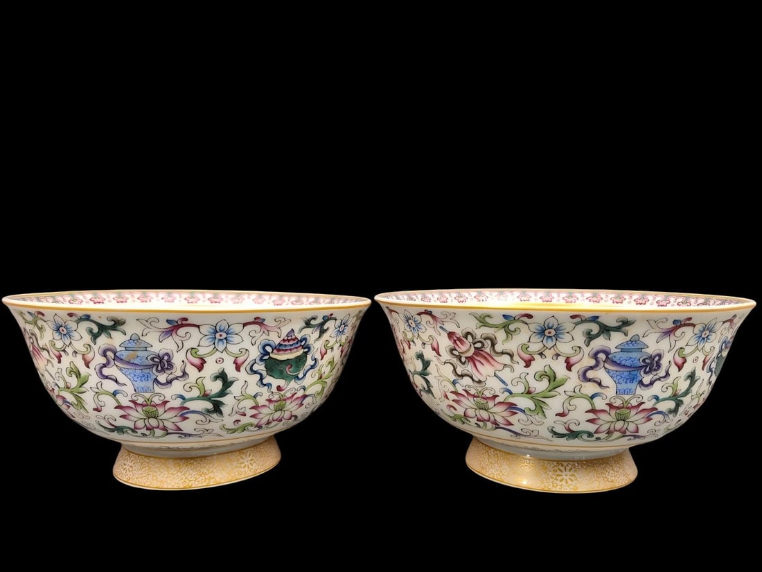 A pair of famille rose and gilt bowls made during the Qianlong period of the Qing Dynasty. (1 of 9)