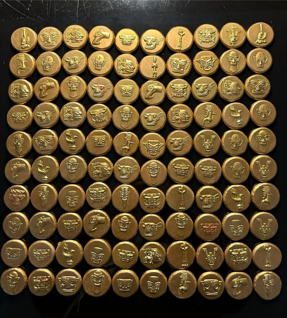 Old Sanxingdui Culture Gold Coins: One hundred gold coins from the Sanxingdui culture, formerly in the collection, weighing a total of 4893 grams, with a diameter of 3.6 cm and a thickness of 0.7 cm. Provenance:Private collection, Hous