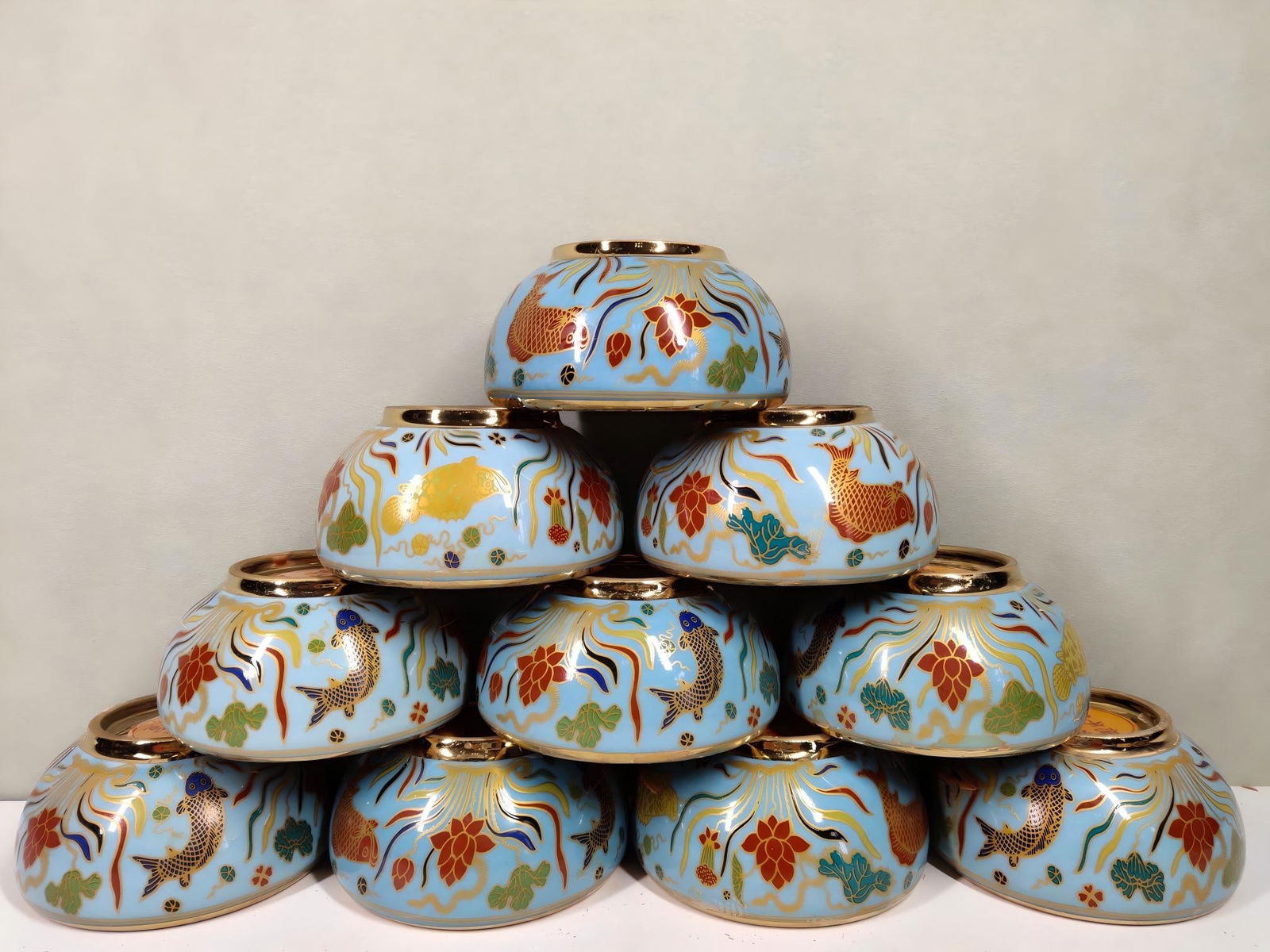 Ten gilt bowls with fish and grass design from the Xuande period (1360s): Ten gilt-gilt bowls with fish and grass design, made during the Xuande period, each 9.5 x 5 cm. Provenance:Private collection, Houston, Texas. Our dedicated team expertly handles both domestic and glo