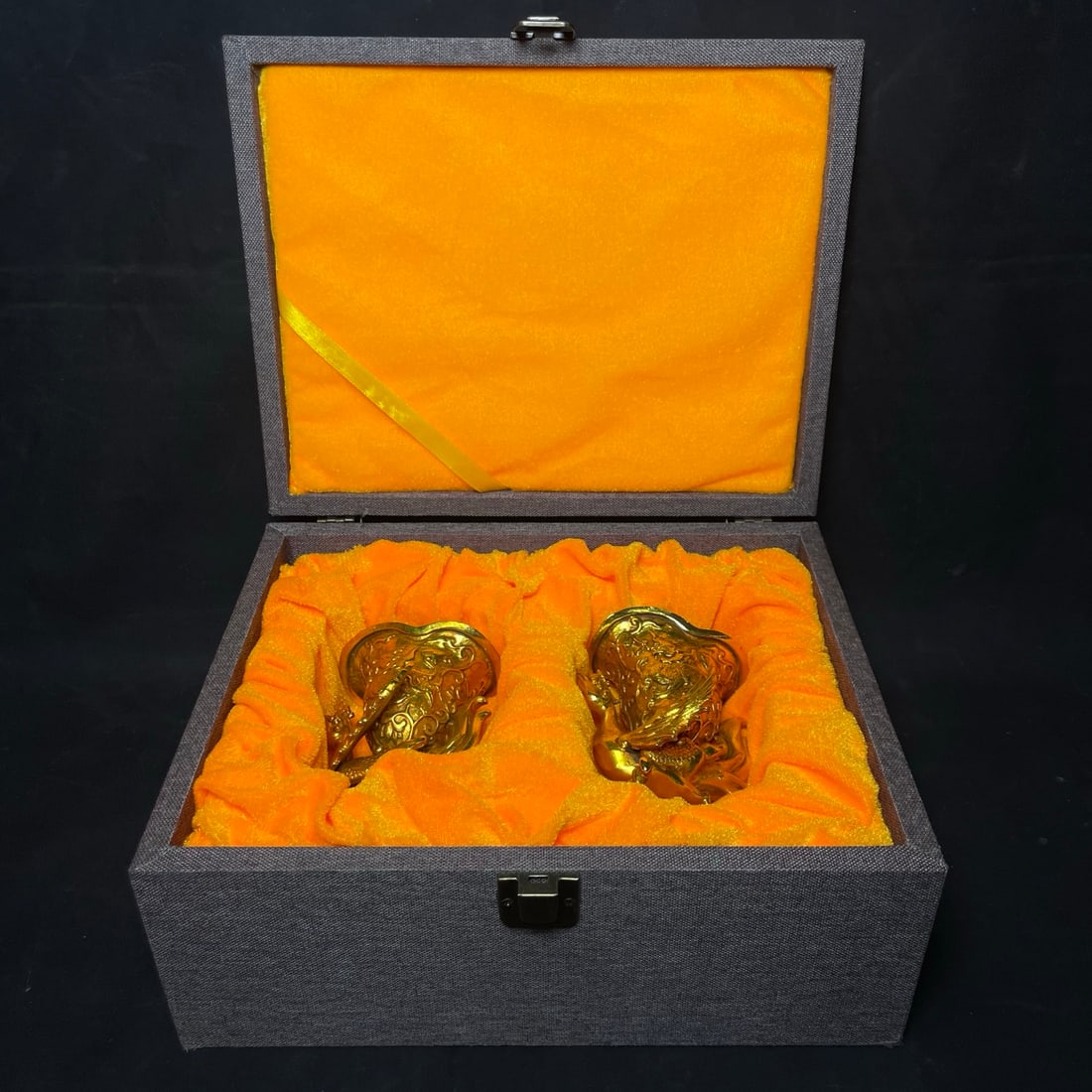 A pair of exquisite gilt bronze phoenix cups: A pair of exquisite gilt bronze phoenix cups. Cup dimensions: 8 x 6.3 x 9.5 cm (length x width x height). Box dimensions: 25 x 20 x 12 cm (length x width x height). Provenance:Private collection from