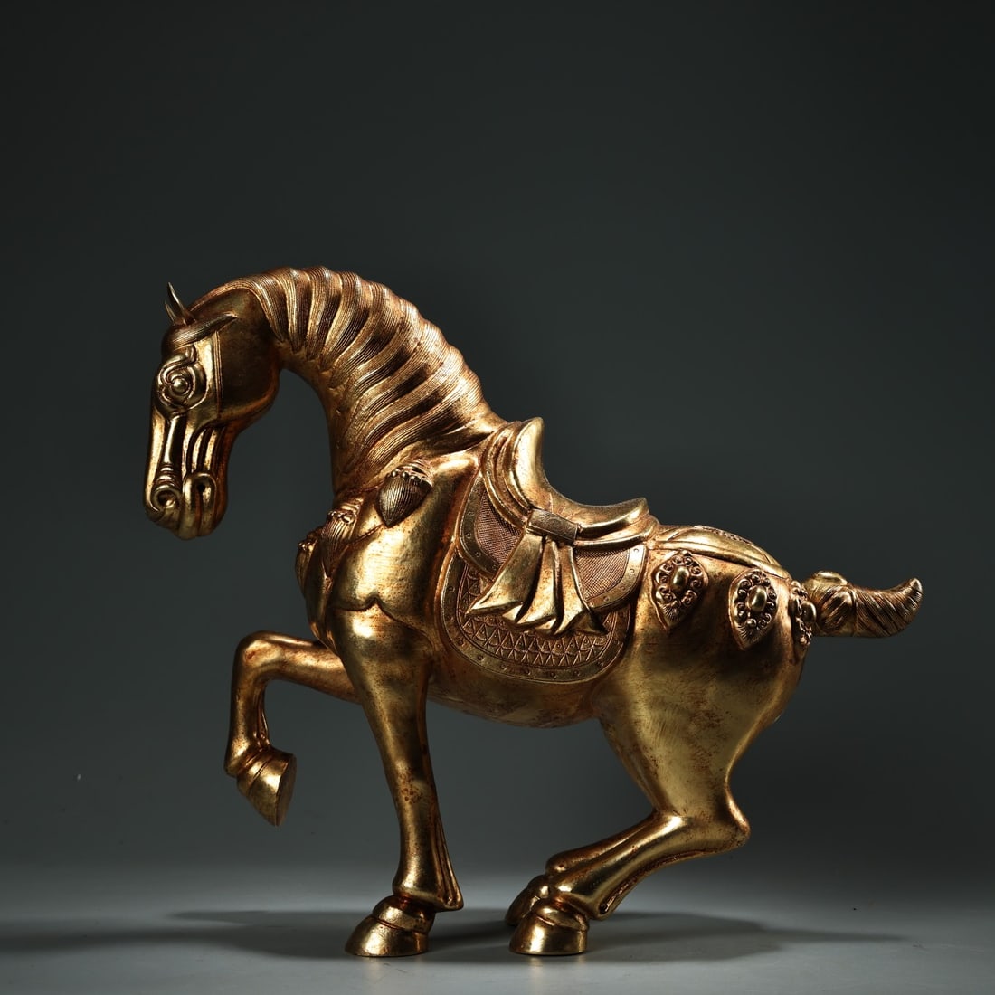 Rare and exquisite piece from a rare collection: a pure bronze high-relief gilt Tang Dynasty horse. (1 of 9)