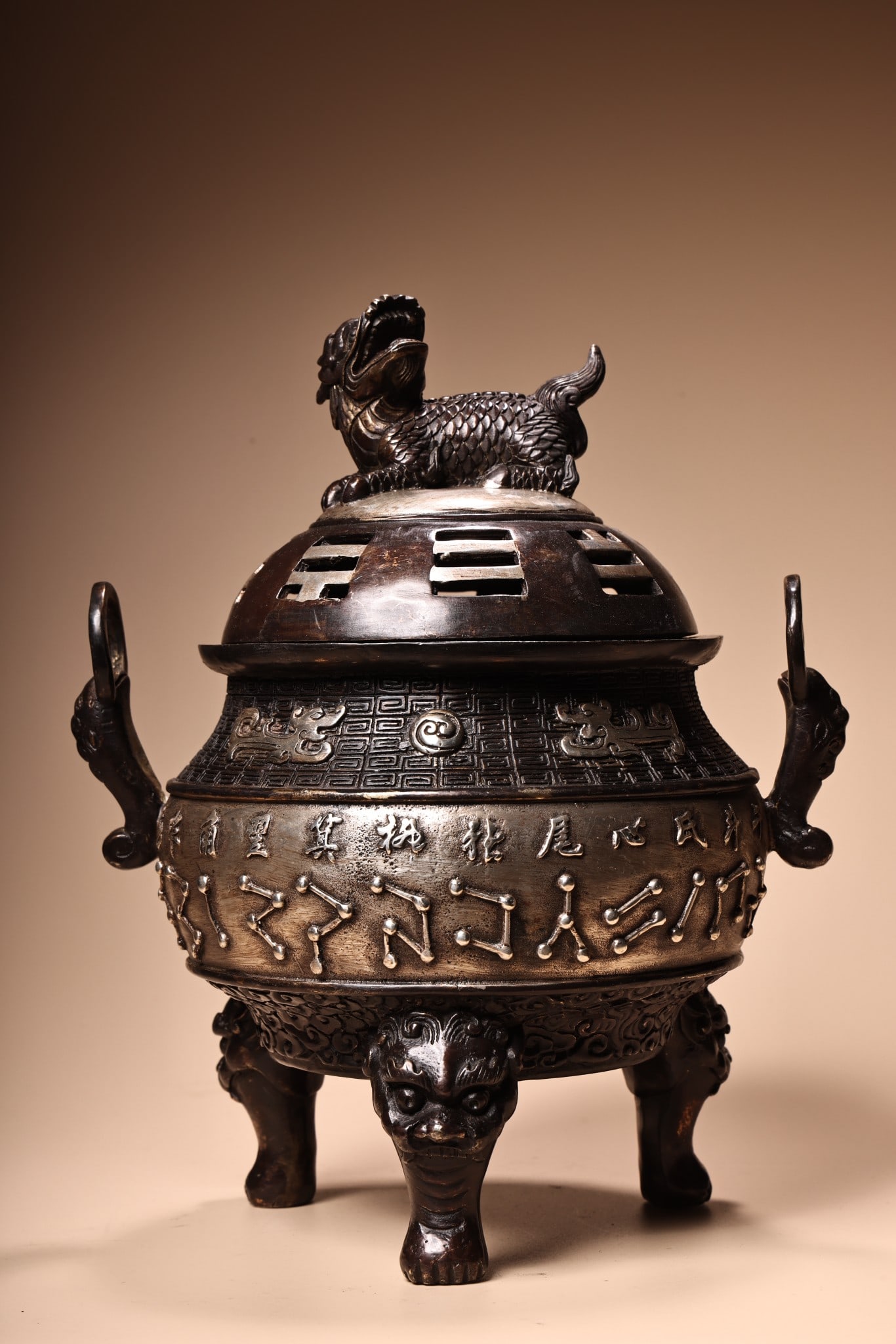 Rare antique collection: Pure copper, high-relief engraved silver-plated Bagua incense burner (1 of 9)