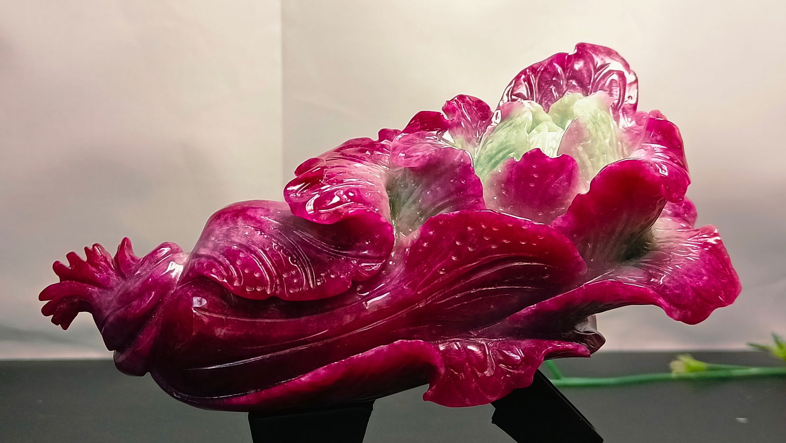 High-quality violet jadeite cabbage ornament (1 of 8)