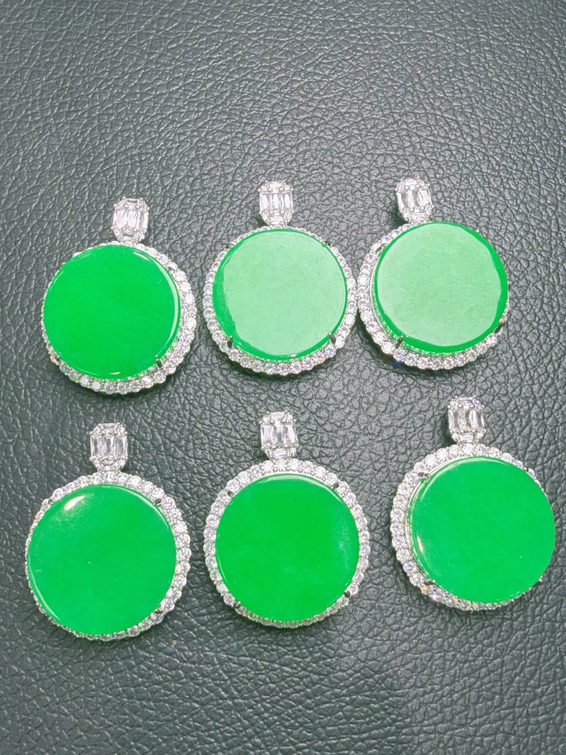 Jadeite glutinous green round pendant with exquisite inlay (1 of 9)