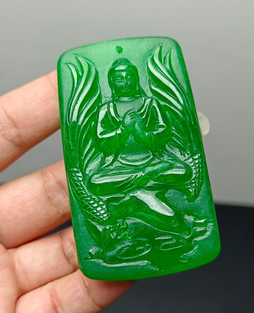 Top-grade dragon stone imperial green extra-large and extra-thick jadeite Buddha pendant (1 of 8)