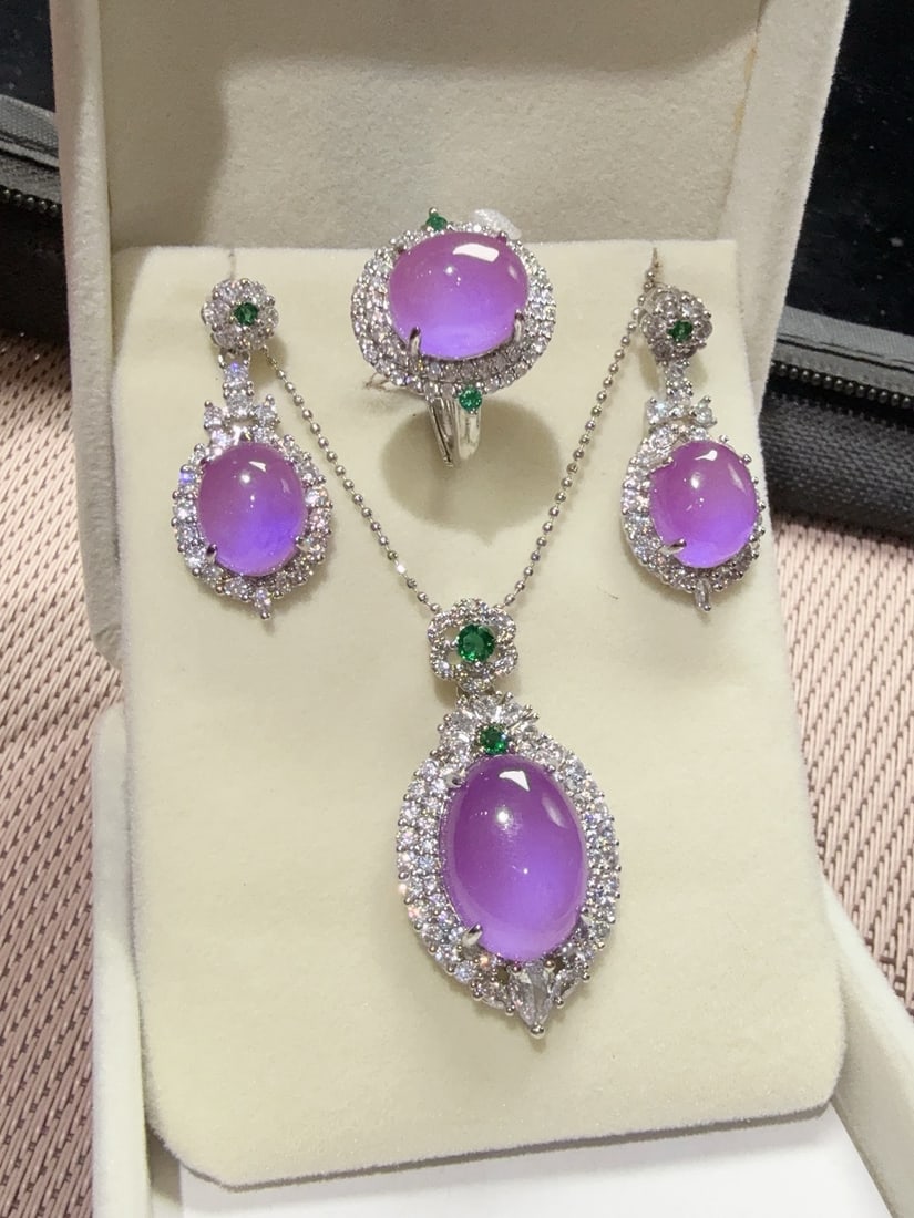 A luxurious jadeite set featuring 925 ivory jasper with diamond accents. (1 of 9)