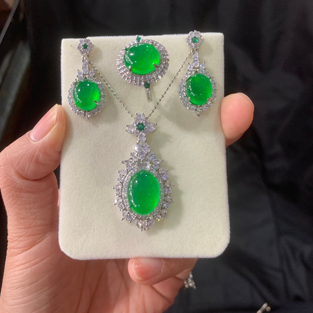 Jadeite Icy Green Full Green Inlaid Diamond Cabochon Pendant Three-Piece Set: This three-piece set features jadeite cabochons of icy green color, inlaid with diamonds. The stones are translucent and lustrous, exquisitely three-dimensional, perfectly round and full, and flawless