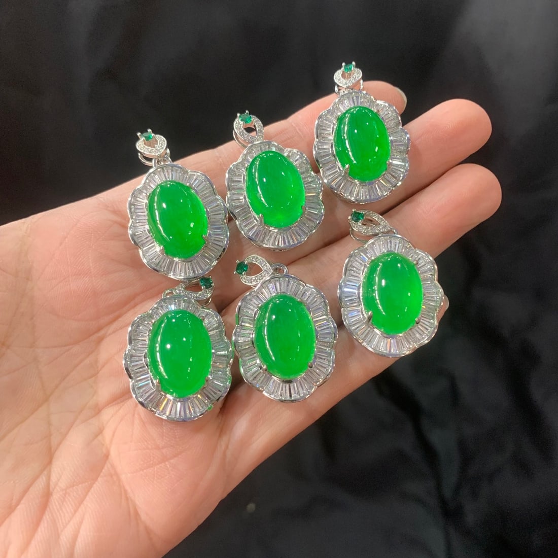 Burmese jadeite cabochon pendant: Burmese jadeite cabochon pendant Provenance:Mrs. Amily, Washington, DC. Our dedicated team expertly handles both domestic and global shipping arrangements.We also offer CONSOLIDATED SHIPPING for all g