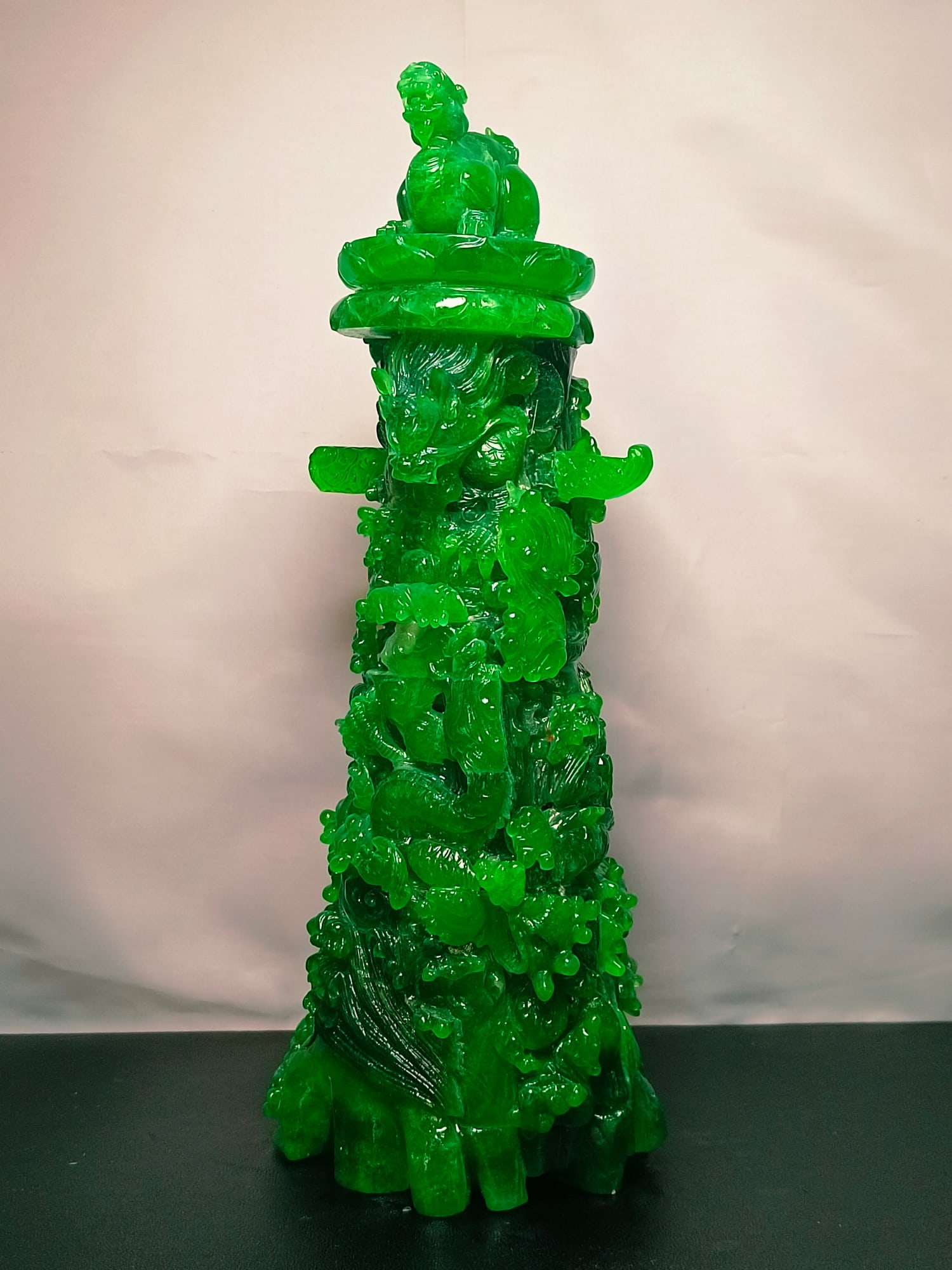 Top-grade imperial green jadeite dragon pillar ornament (1 of 8)